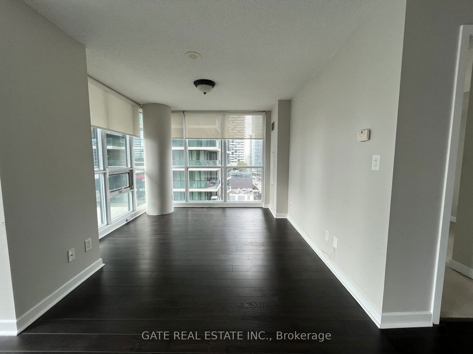 18 Harbour St, unit 1410 for rent