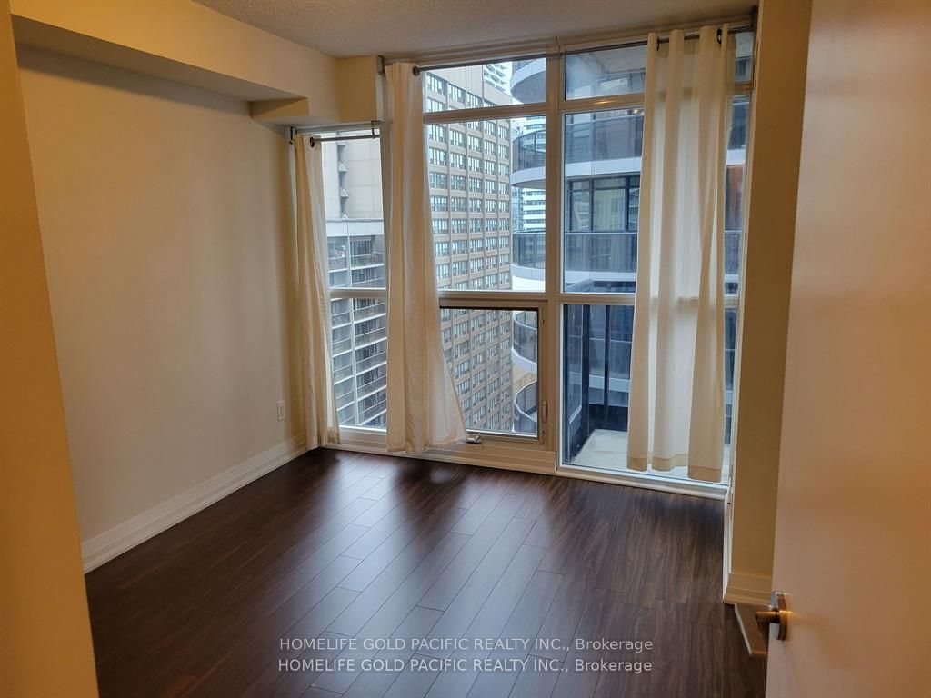 21 Carlton St, unit 1706 for rent - image #4