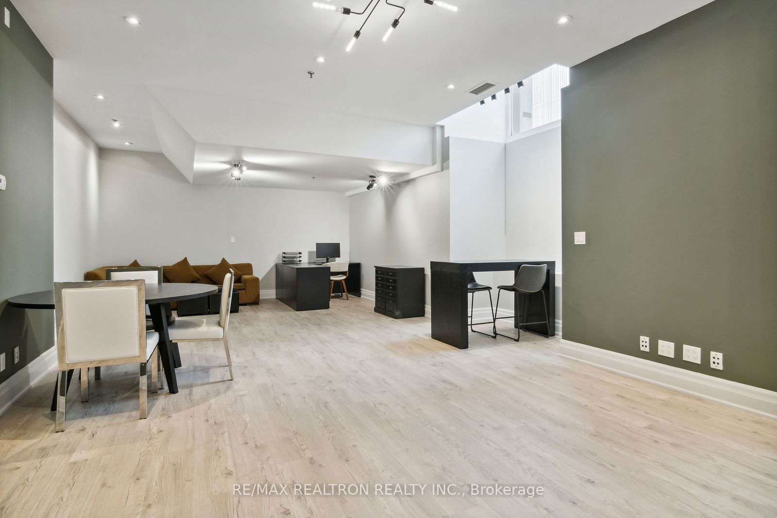 73 Richmond St W, unit L06 for sale - image #21