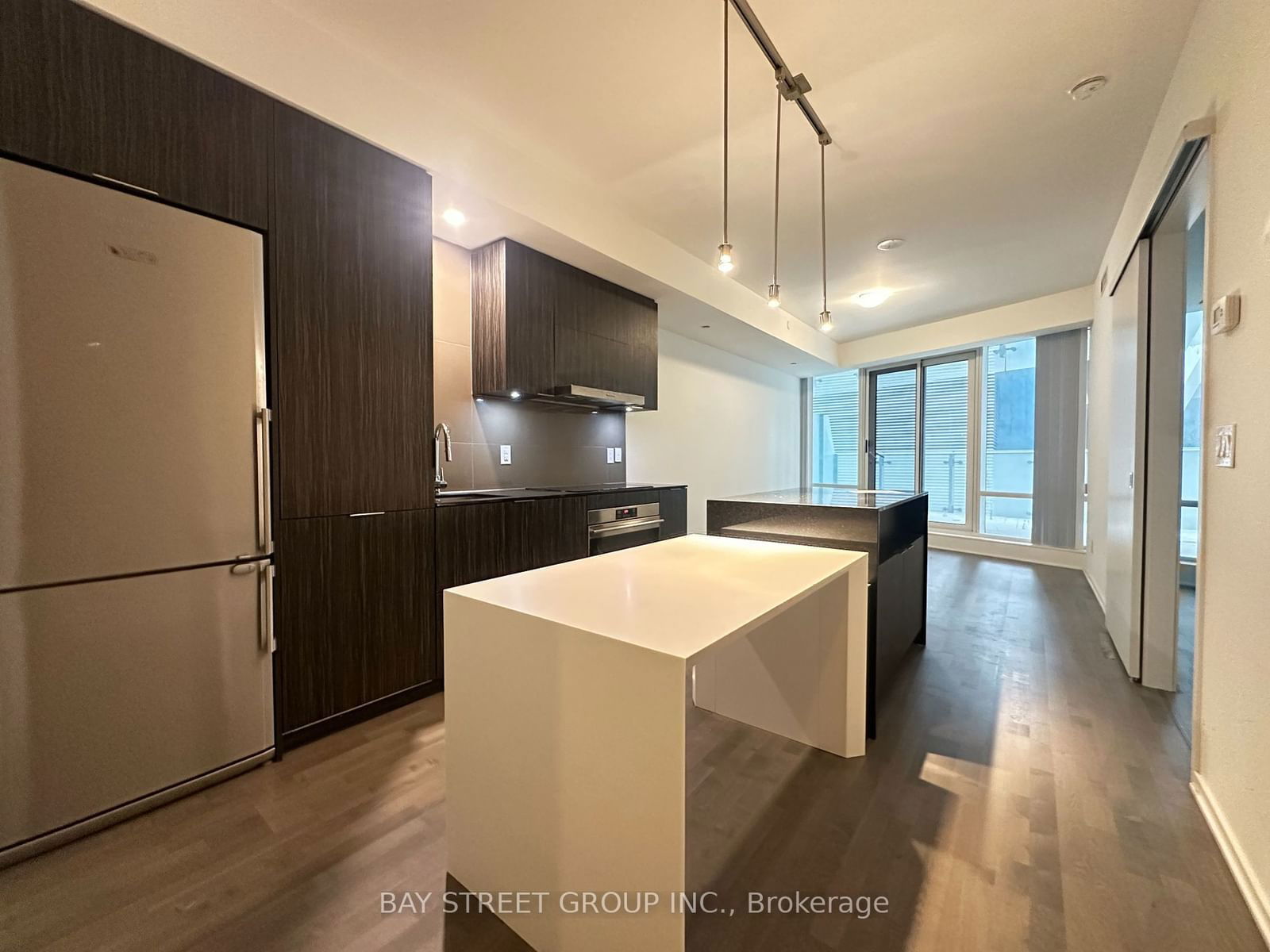 1 Bloor St E, unit 517 for rent - image #2