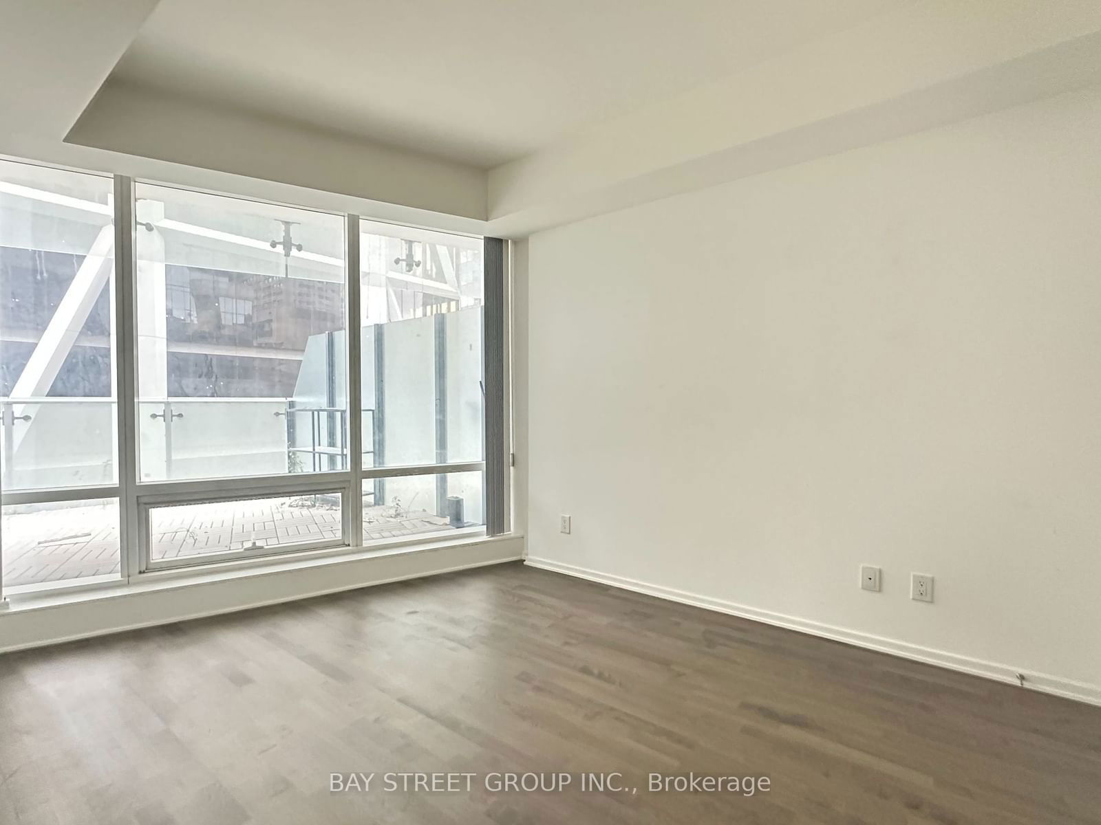 1 Bloor St E, unit 517 for rent