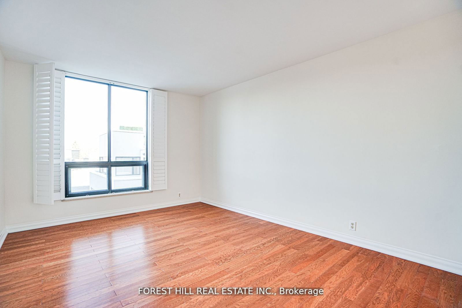 350 Lonsdale Rd, unit 402 for sale - image #10