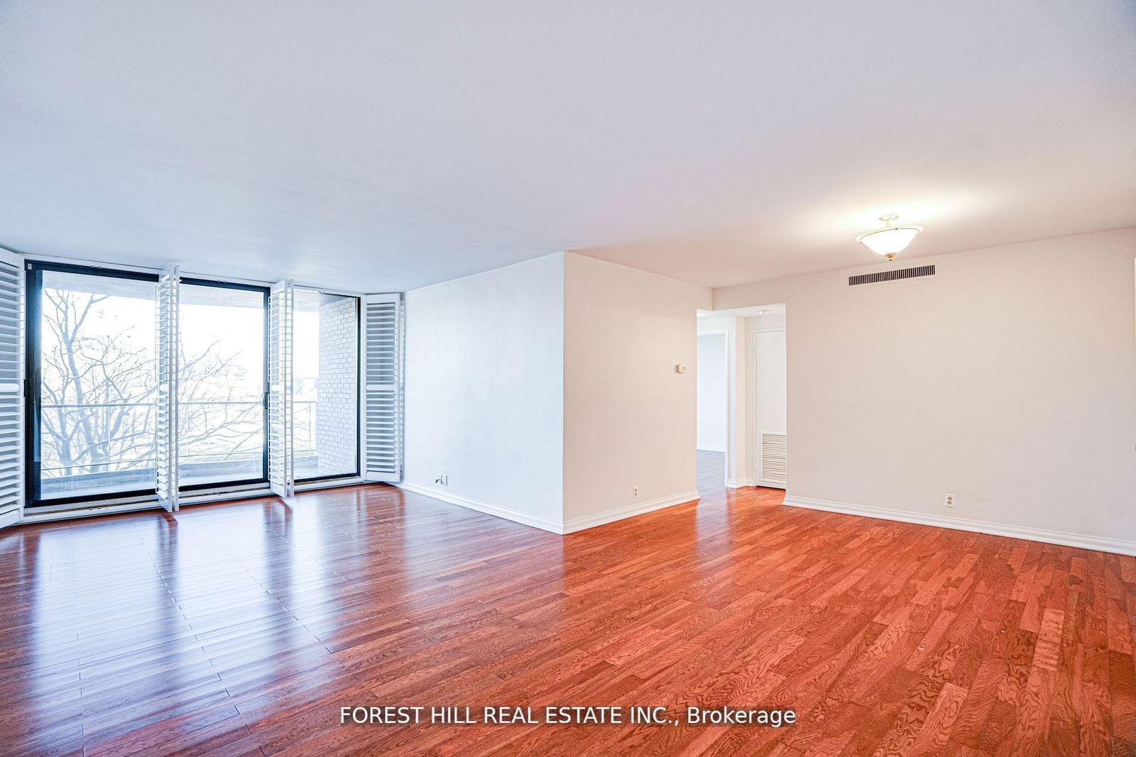 350 Lonsdale Rd, unit 402 for sale