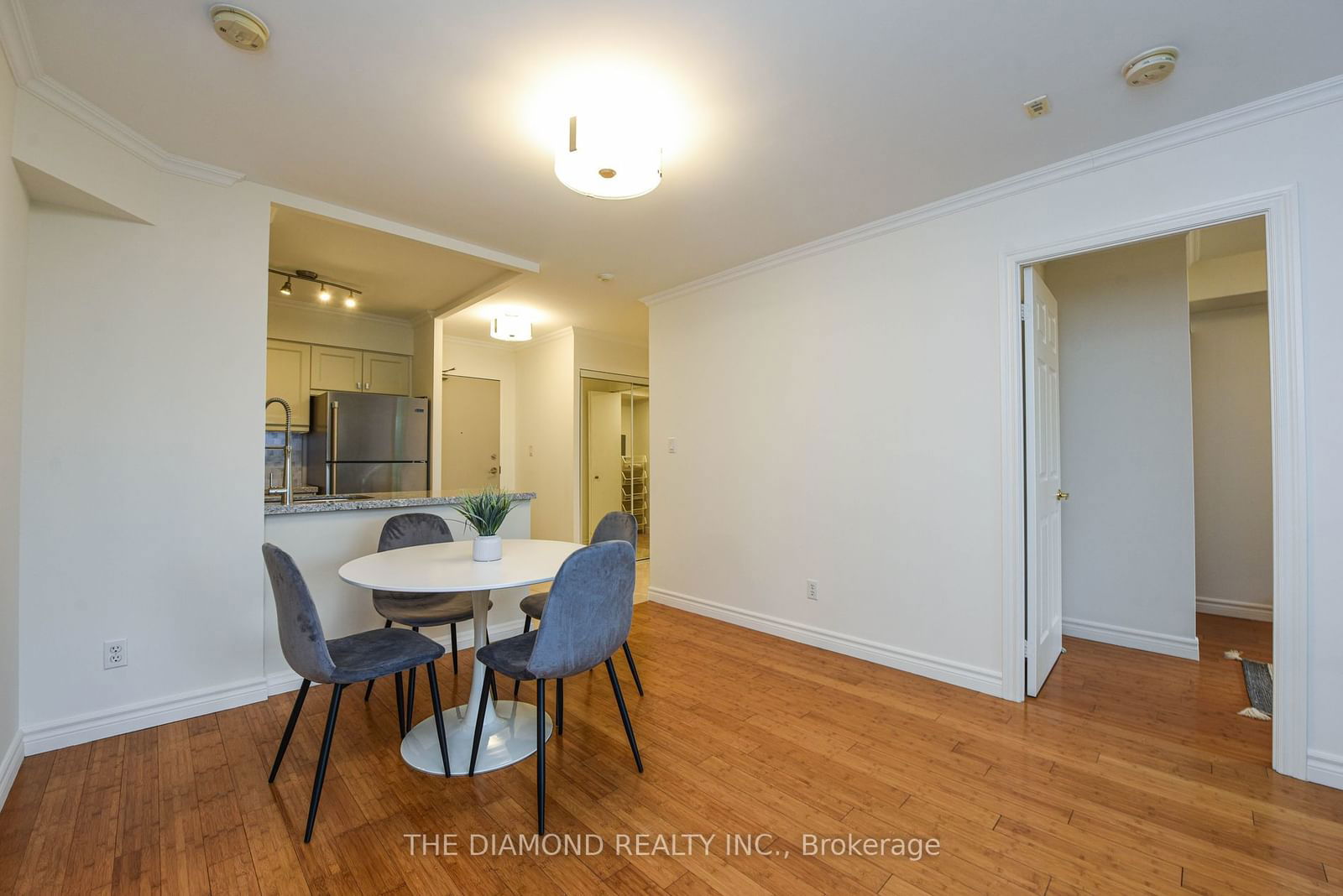 260 Merton St, unit 710 for sale