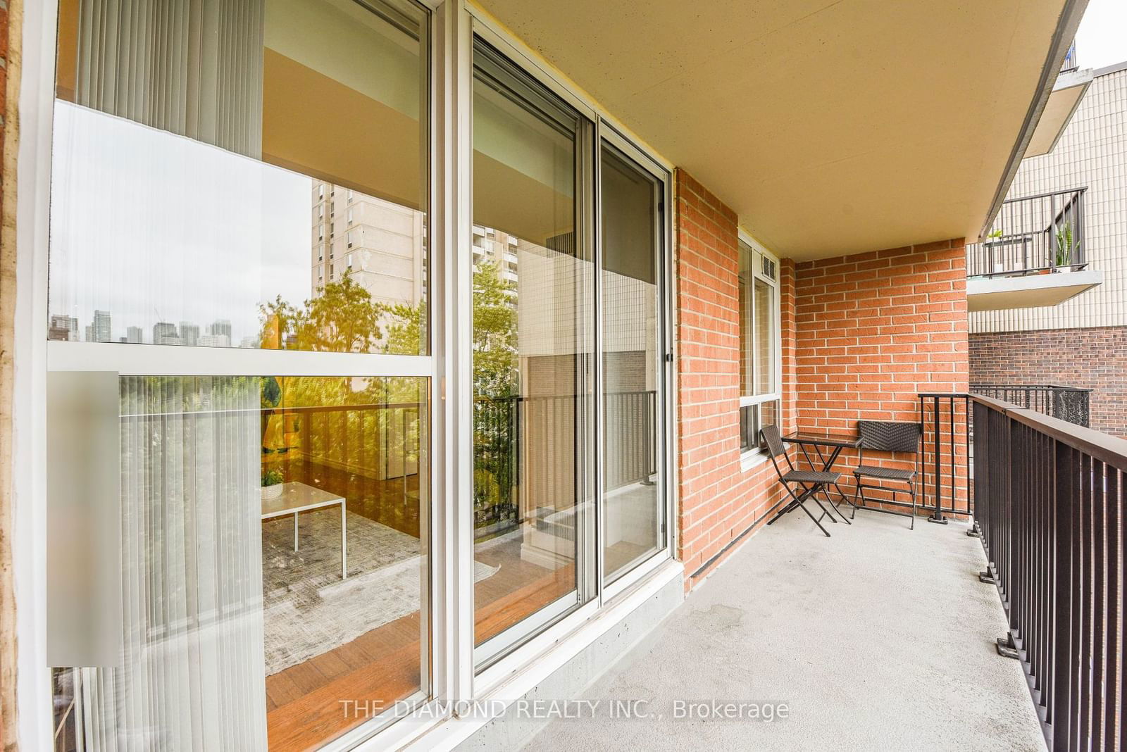 260 Merton St, unit 710 for sale