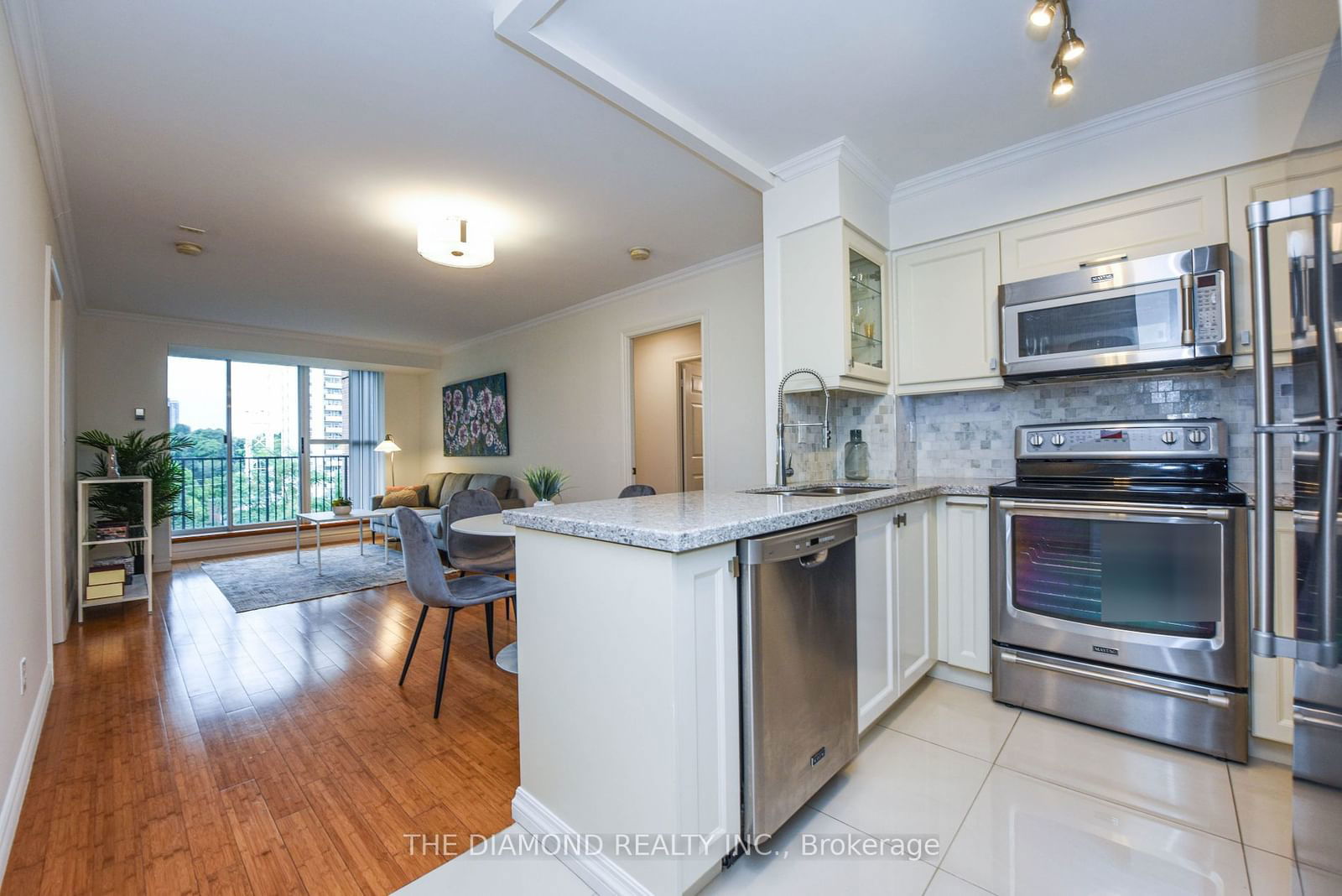 260 Merton St, unit 710 for sale