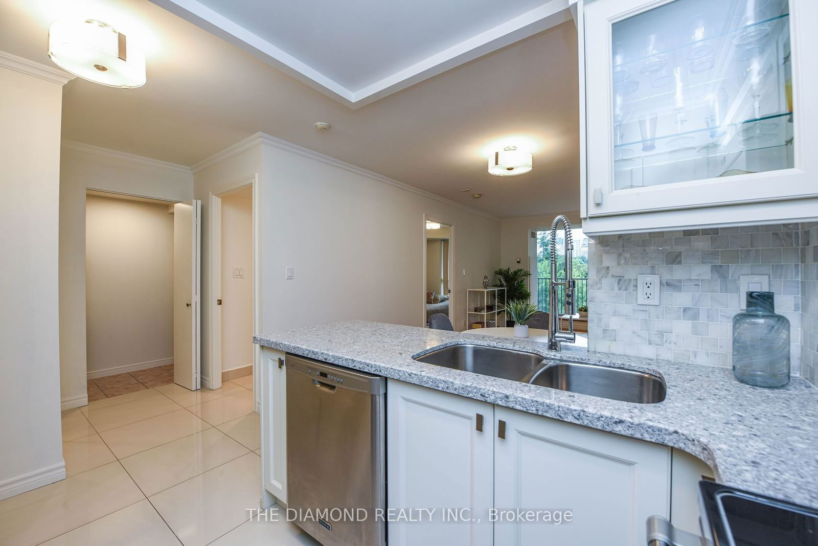 260 Merton St, unit 710 for sale