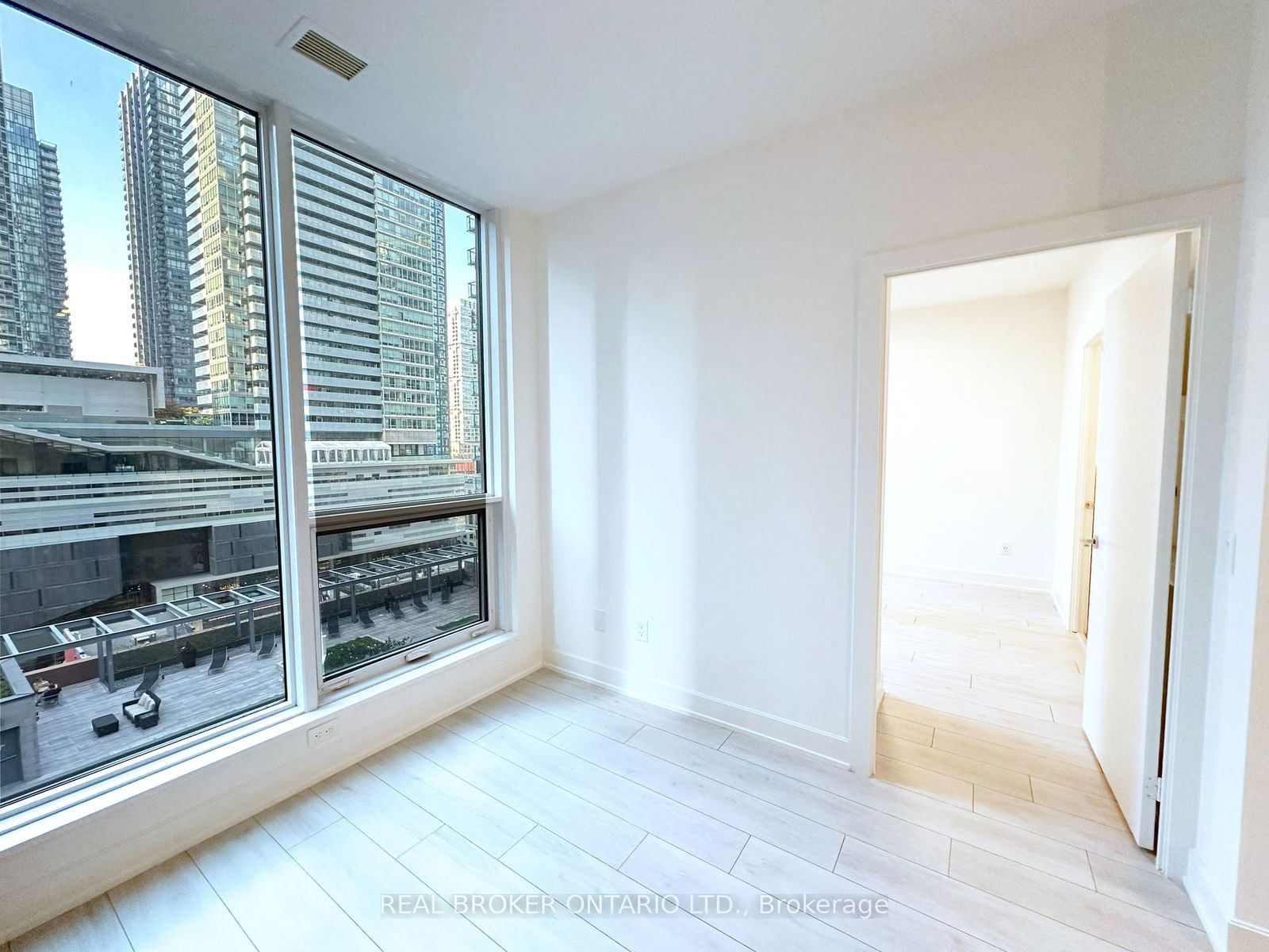 15 Mercer St, unit 818 for rent - image #6