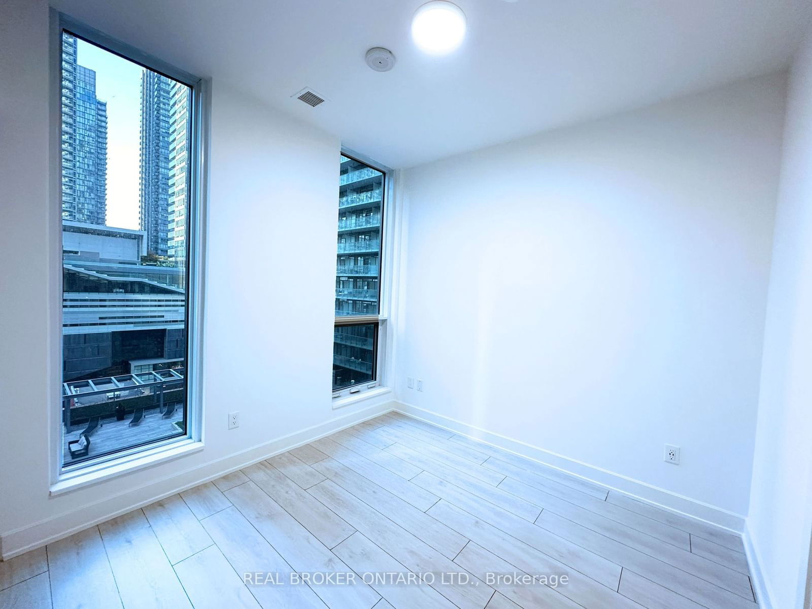 15 Mercer St, unit 818 for rent - image #7