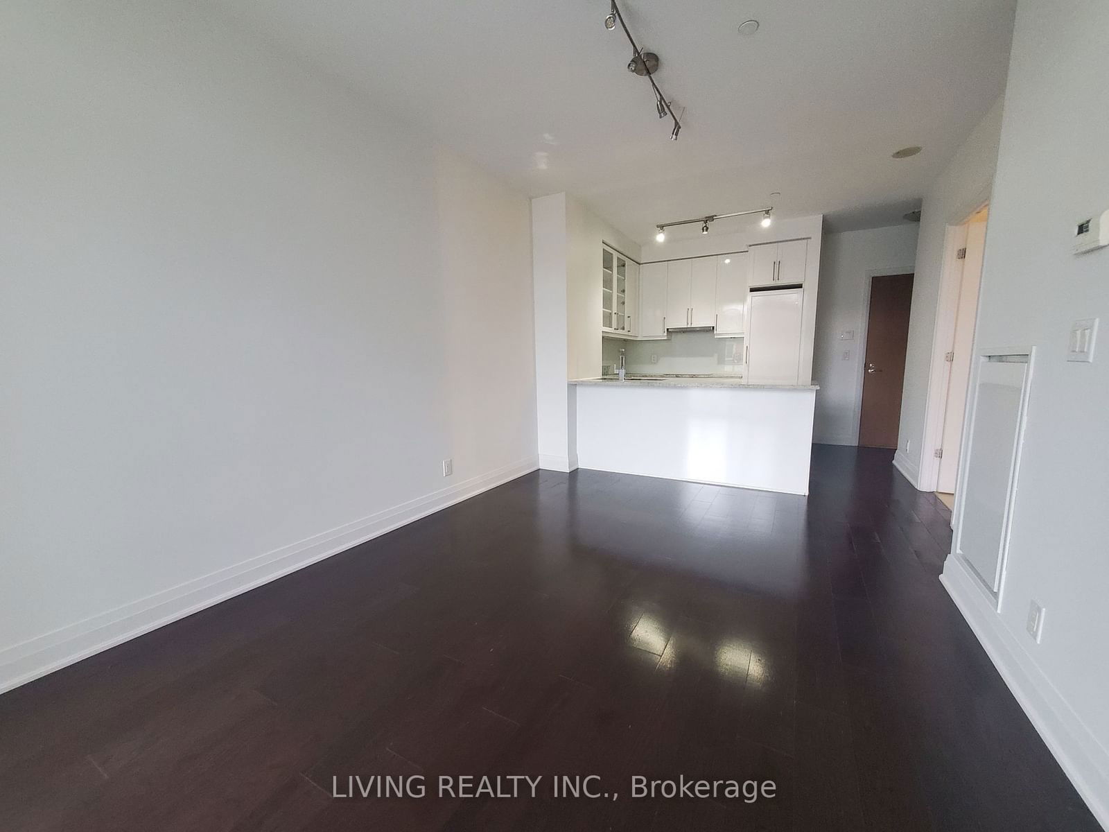 21 Clairtrell Rd, unit 310 for rent - image #7