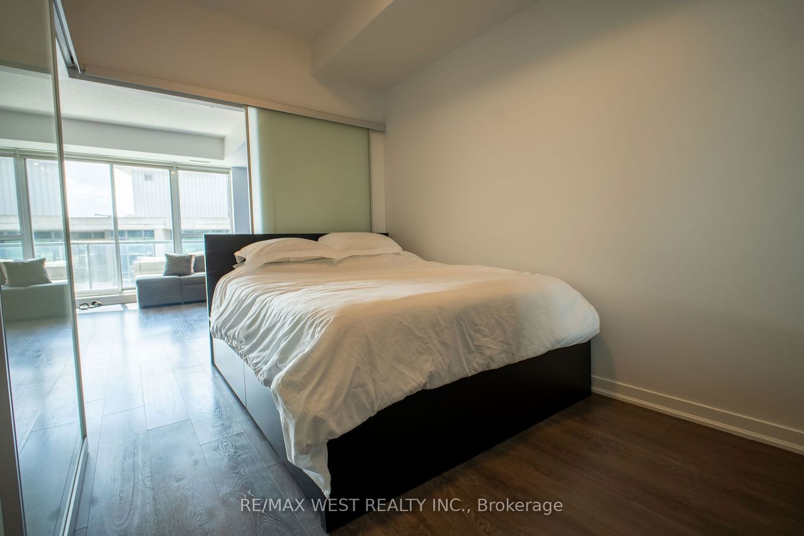 51 East Liberty St, unit 2016 for rent - image #8