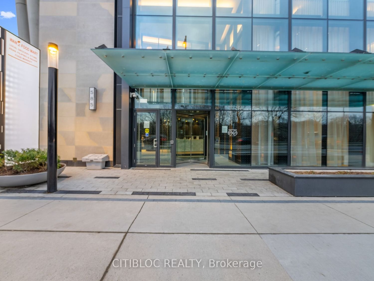 585 Bloor St E, unit 317 for rent - image #1