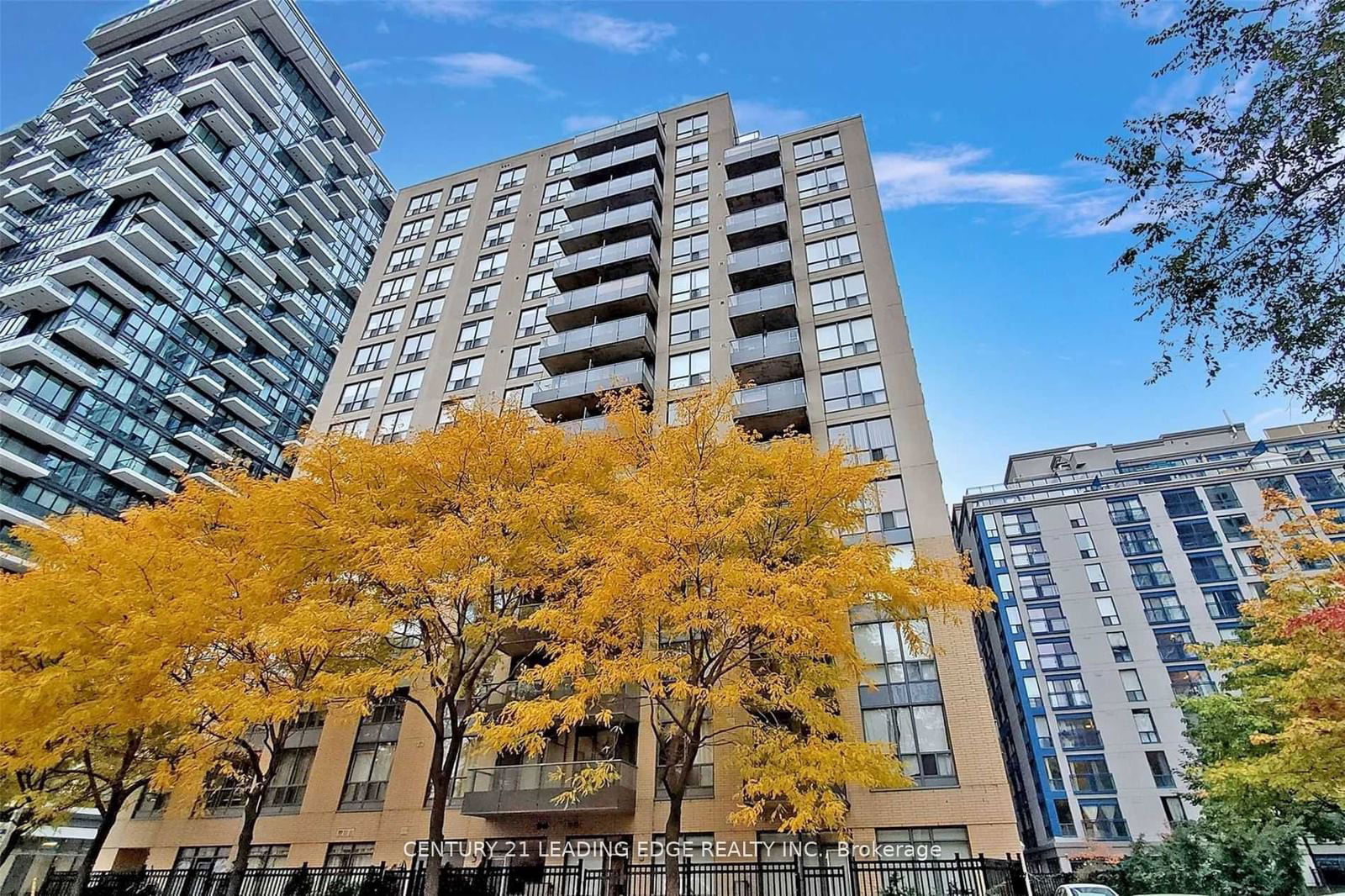 76 Shuter St, unit 901 for sale