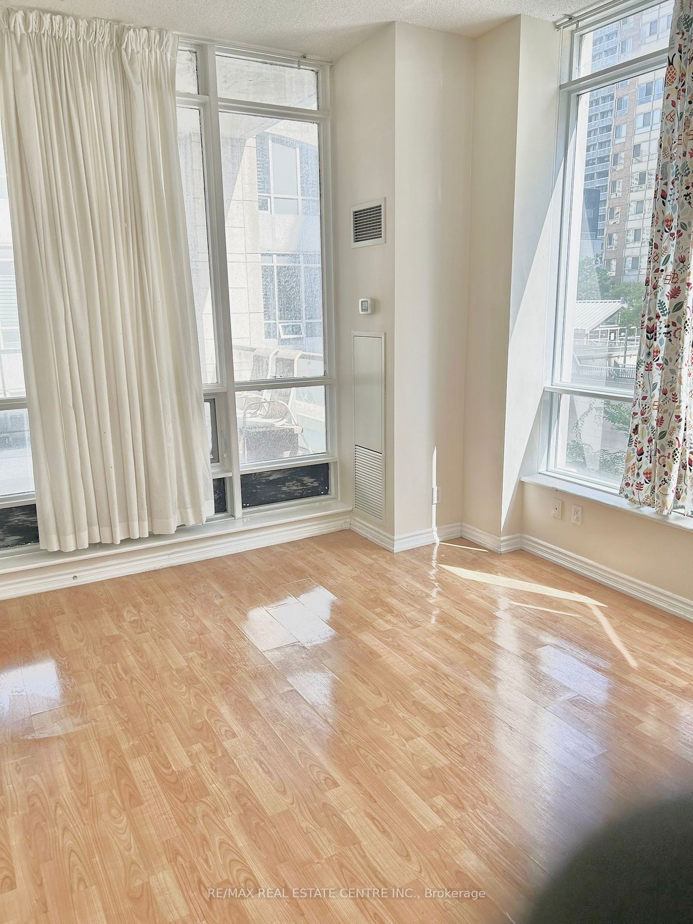 761 Bay St, unit 204 for rent - image #10