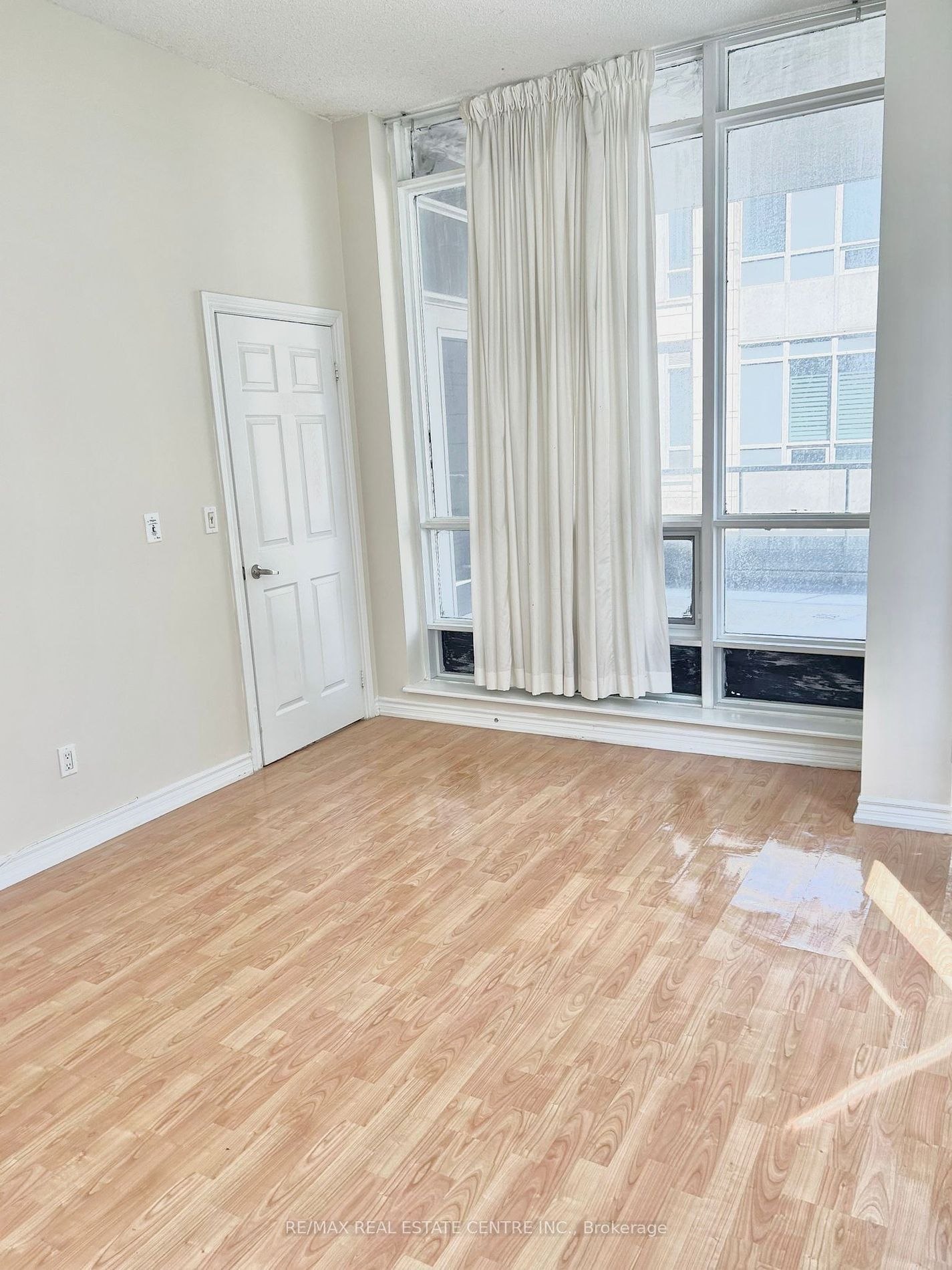 761 Bay St, unit 204 for rent