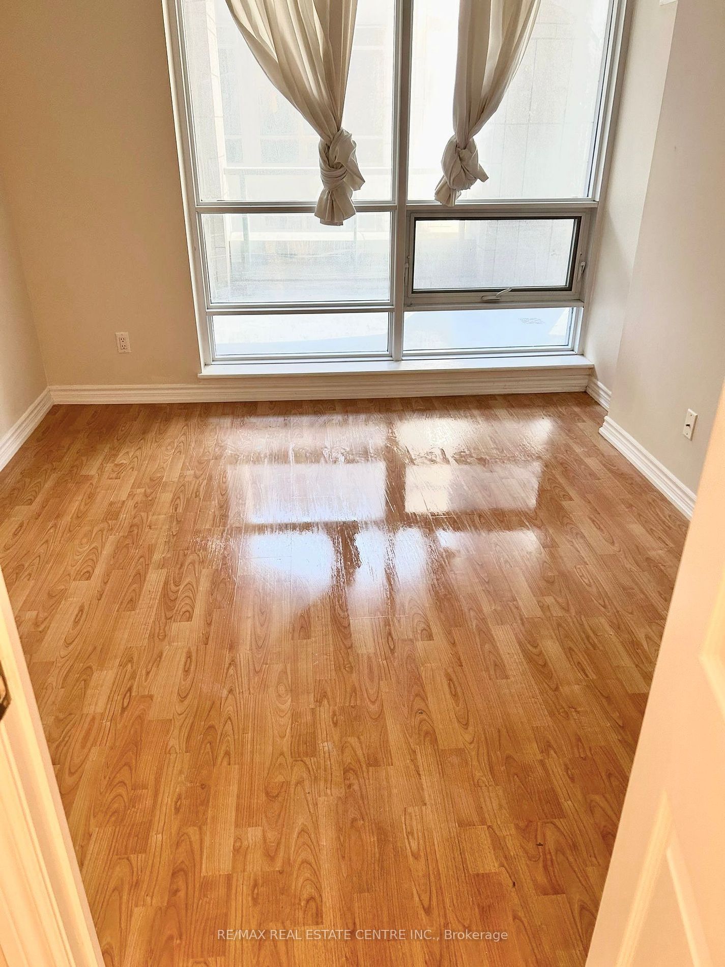 761 Bay St, unit 204 for rent