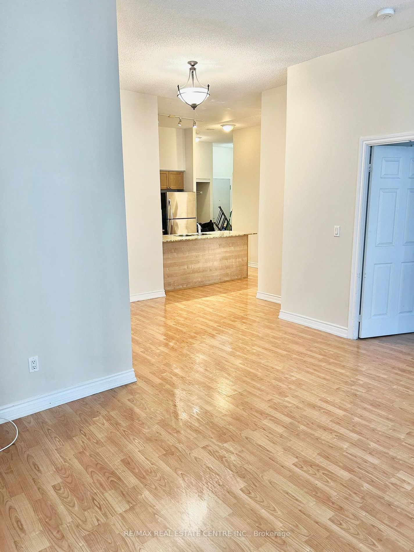 761 Bay St, unit 204 for rent