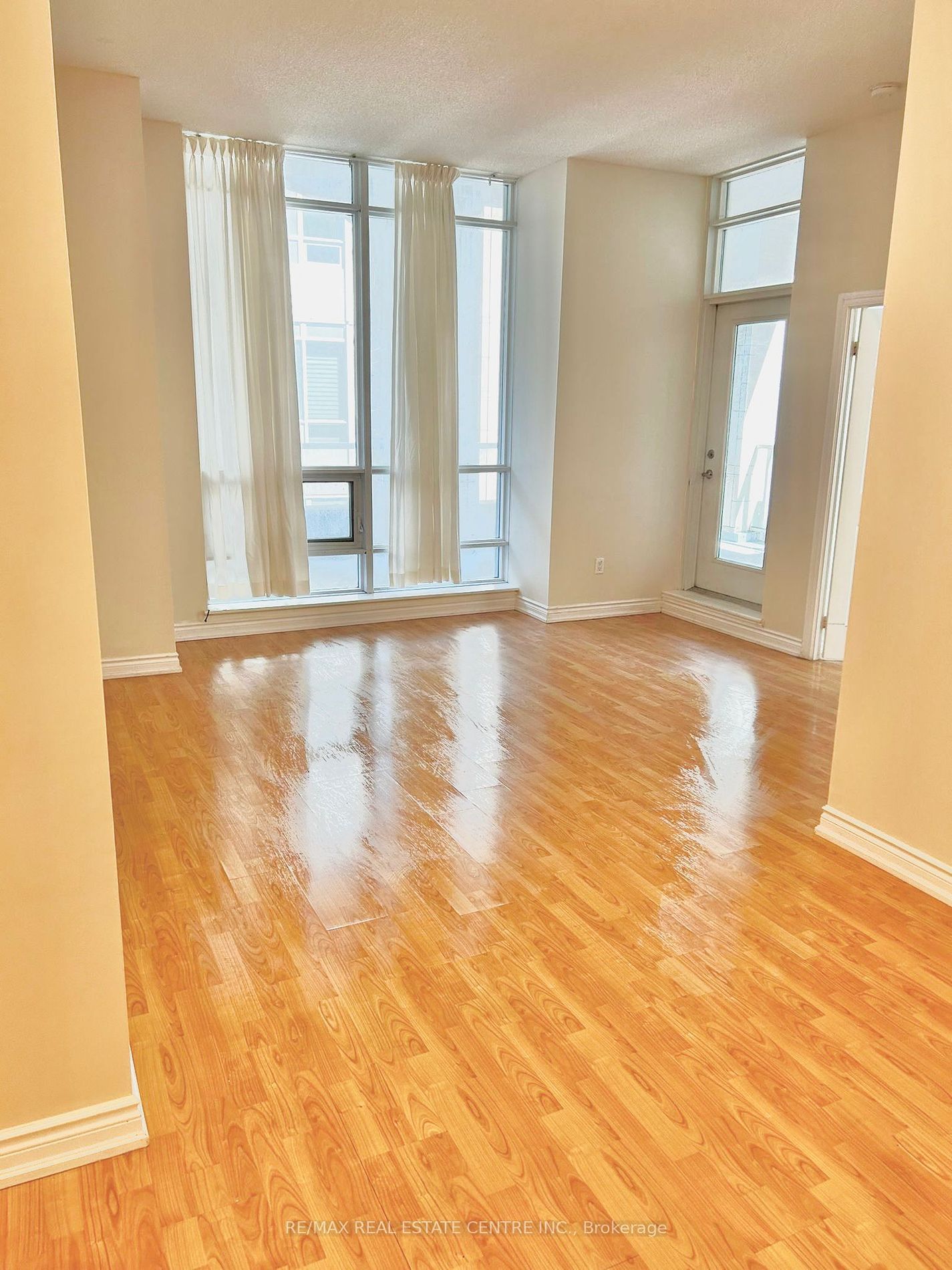 761 Bay St, unit 204 for rent