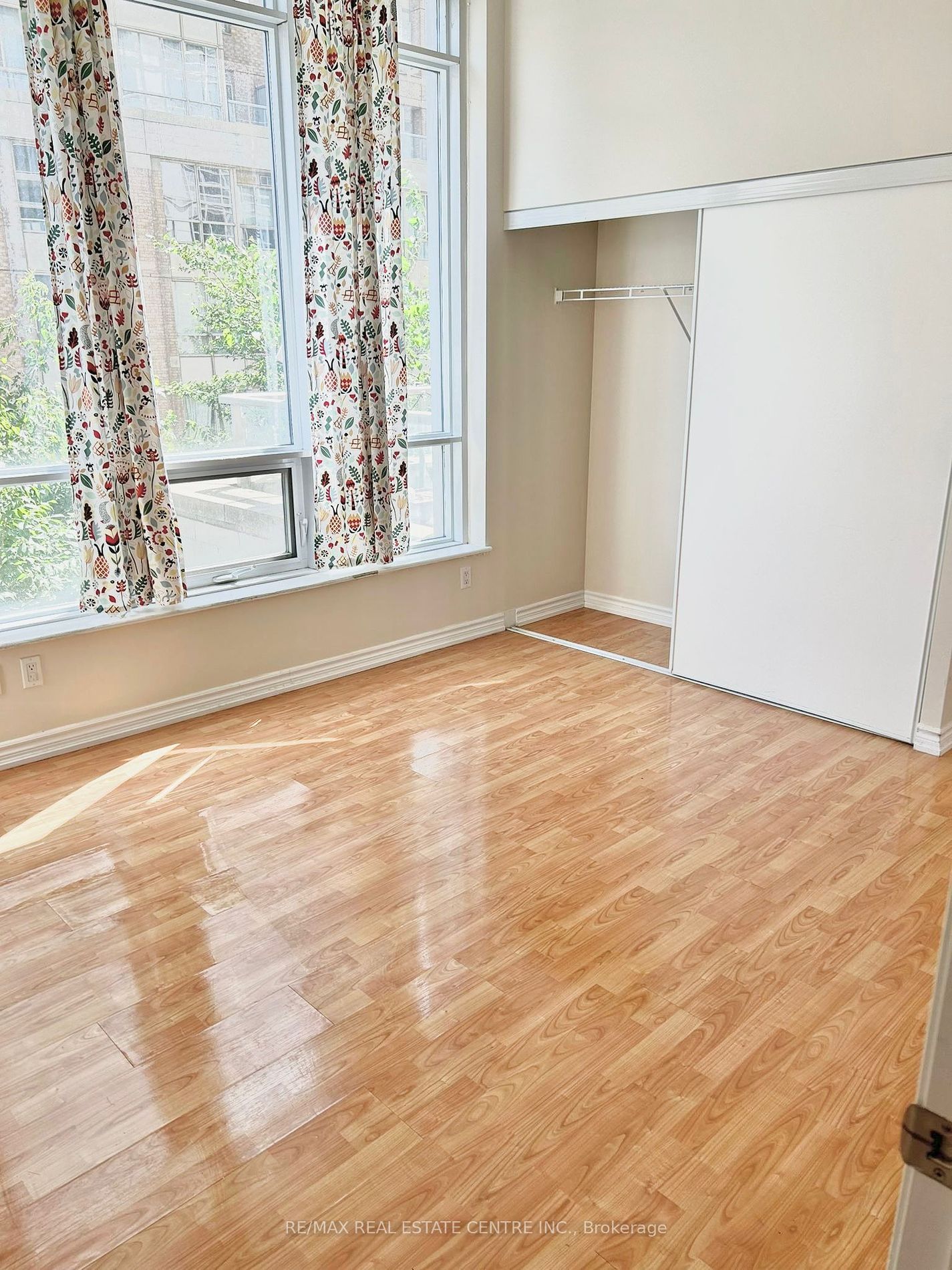 761 Bay St, unit 204 for rent - image #20