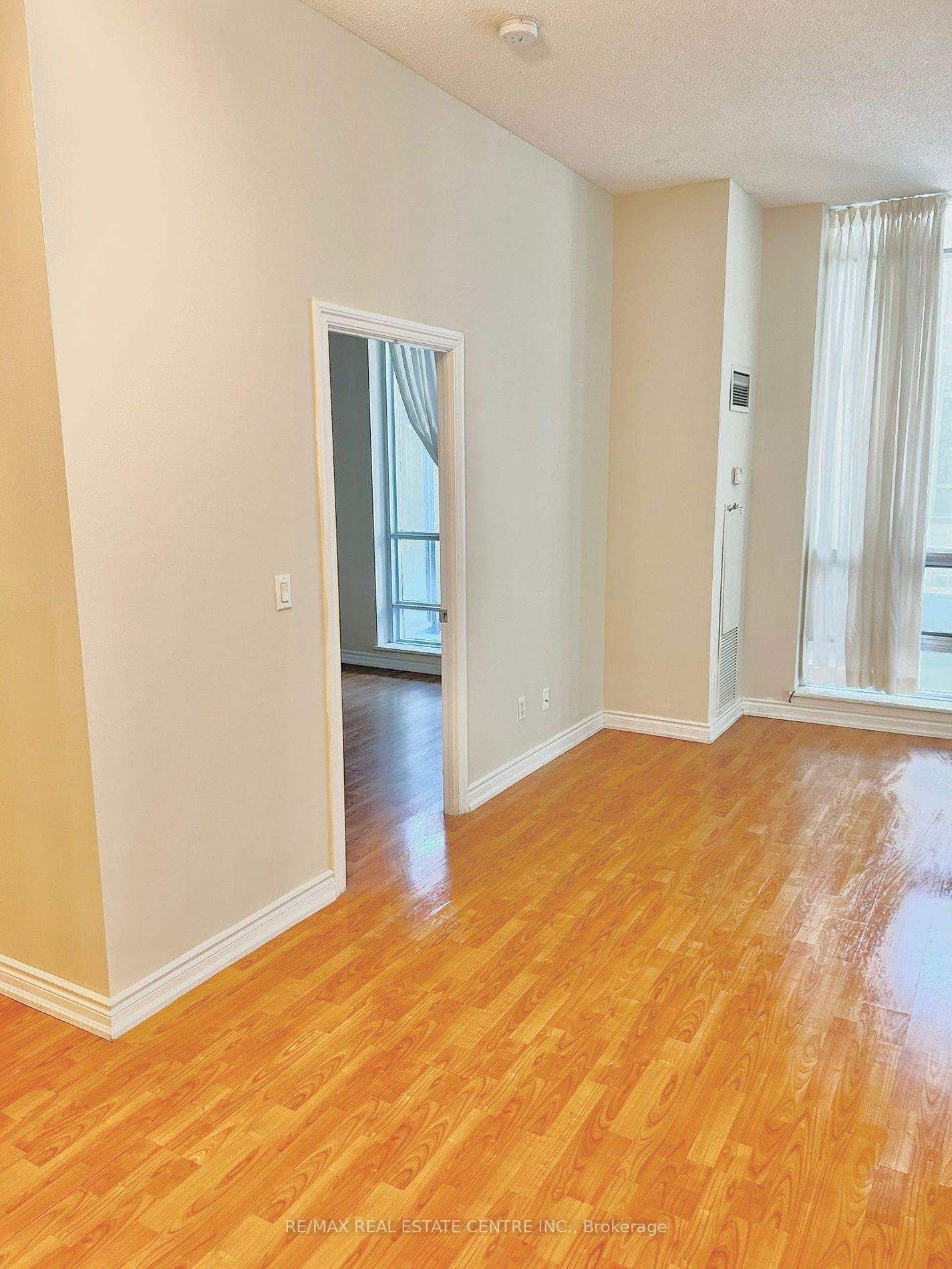 761 Bay St, unit 204 for rent - image #21