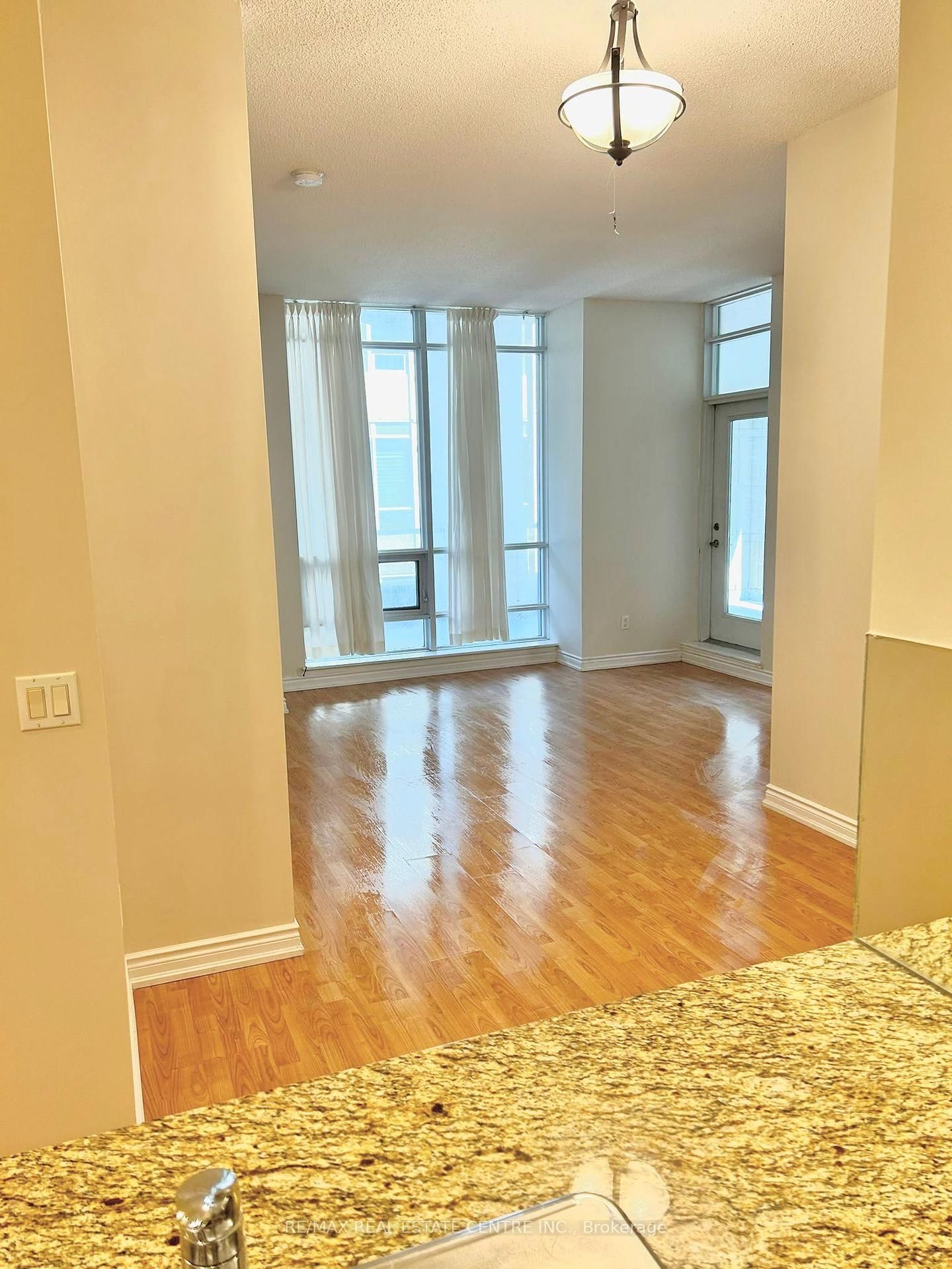 761 Bay St, unit 204 for rent