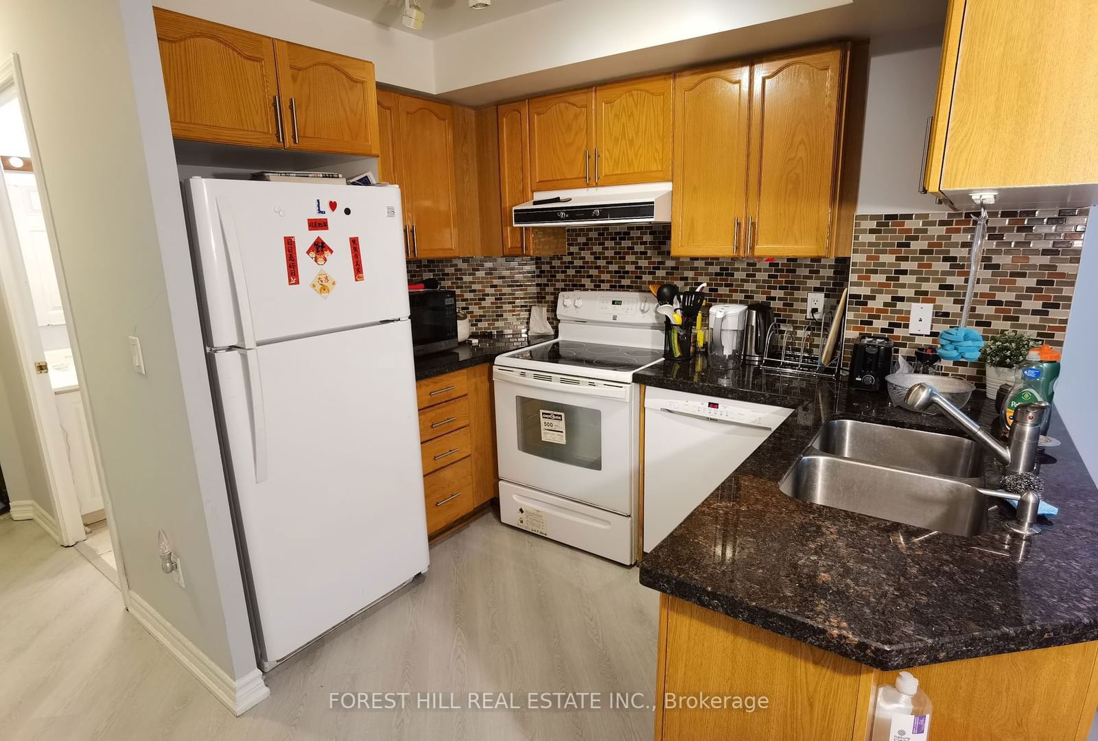 909 Bay St, unit 604-S for rent - image #3