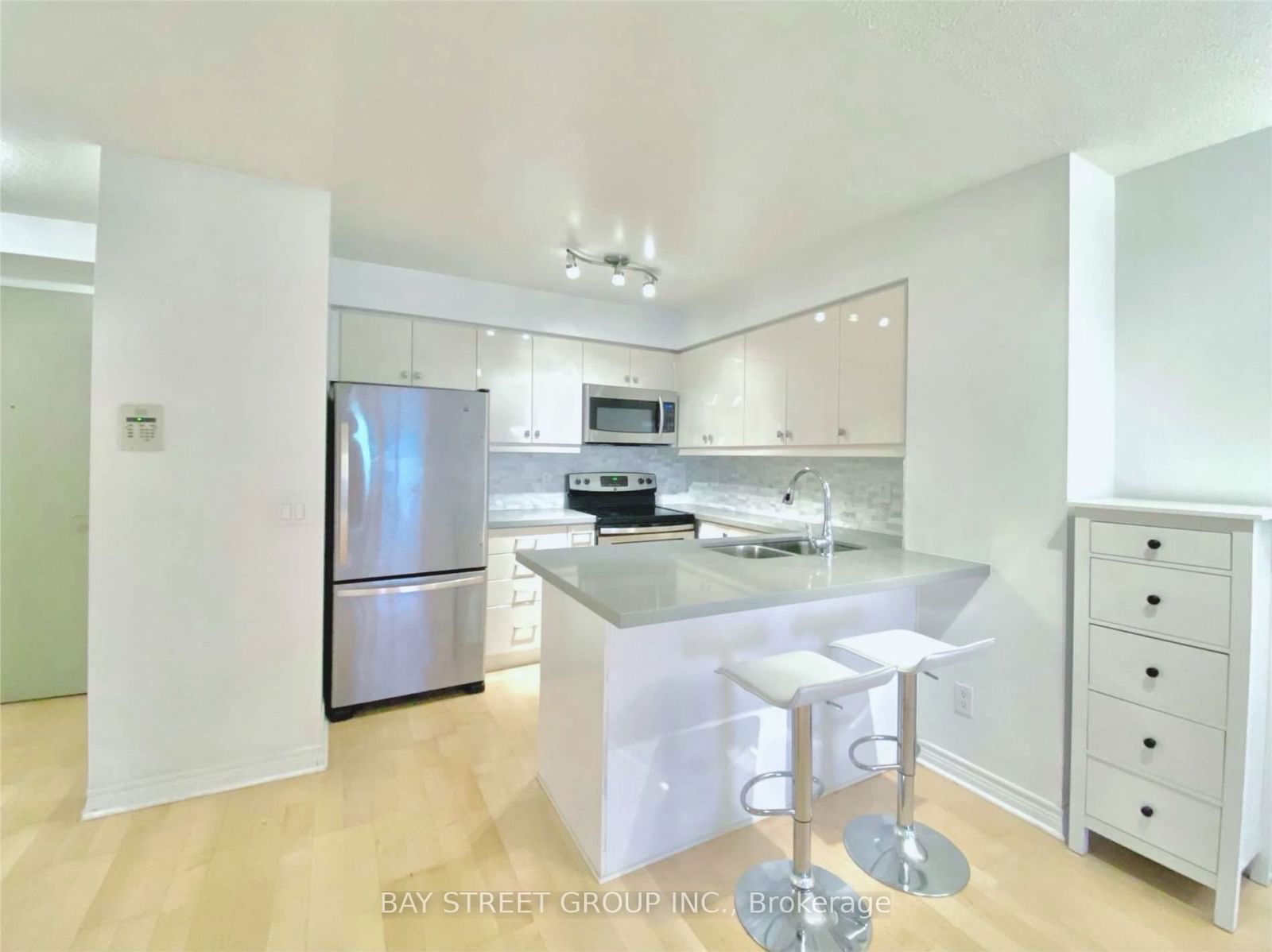 763 Bay St, unit 2104 for rent - image #2