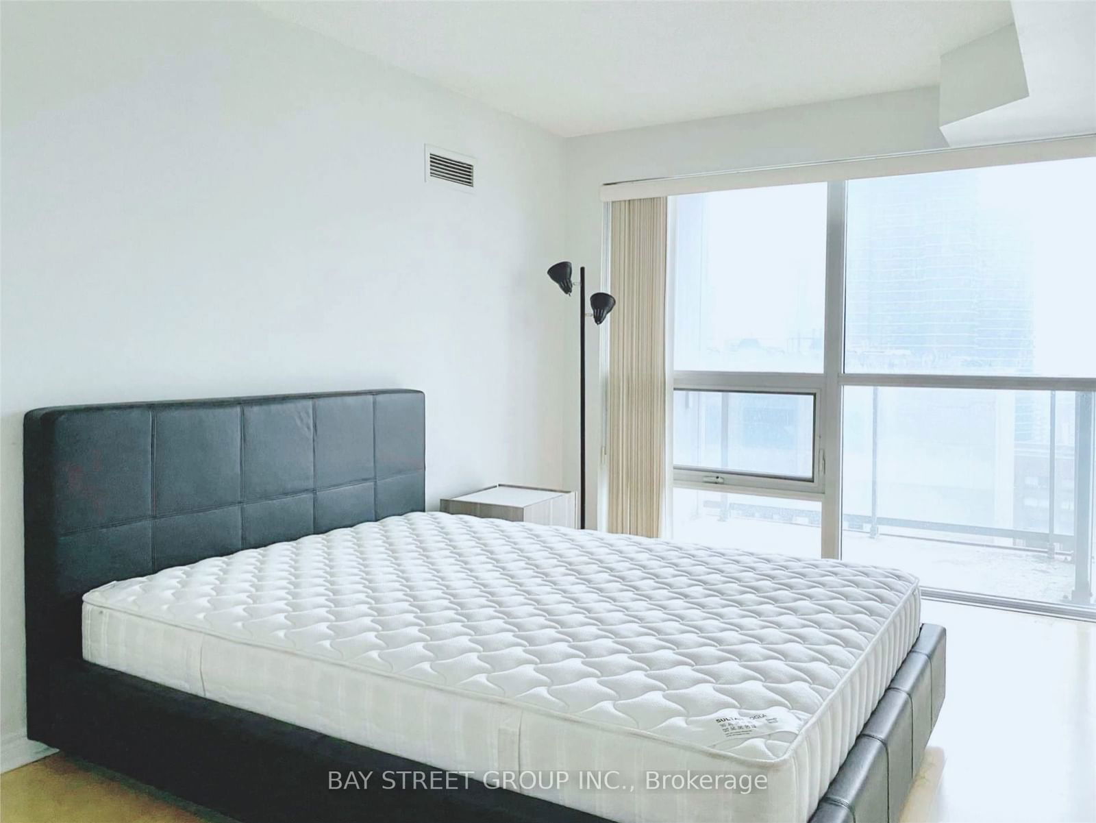 763 Bay St, unit 2104 for rent