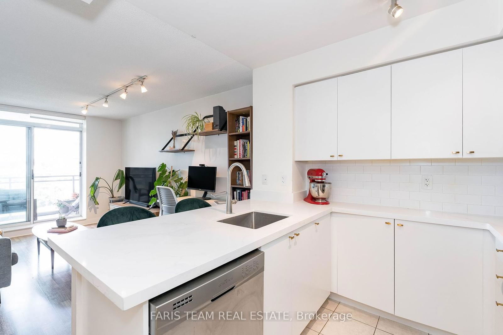 50 Lynn Williams St, unit 1107 for sale - image #9