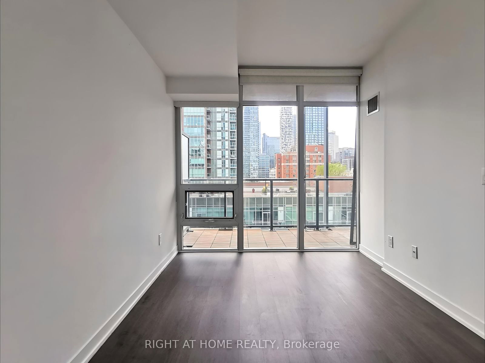 105 George St, unit 1012 for rent - image #10