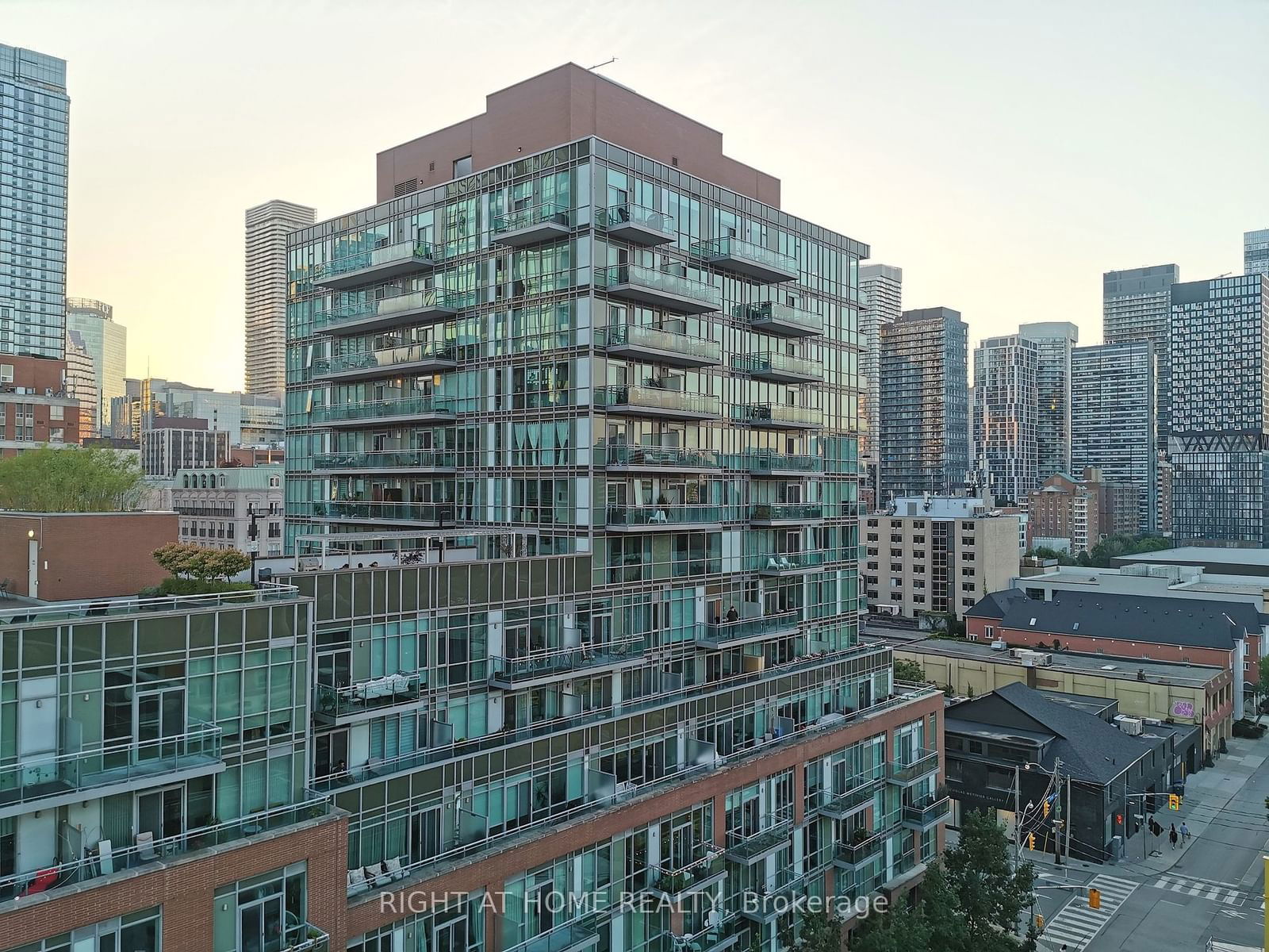 105 George St, unit 1012 for rent - image #19