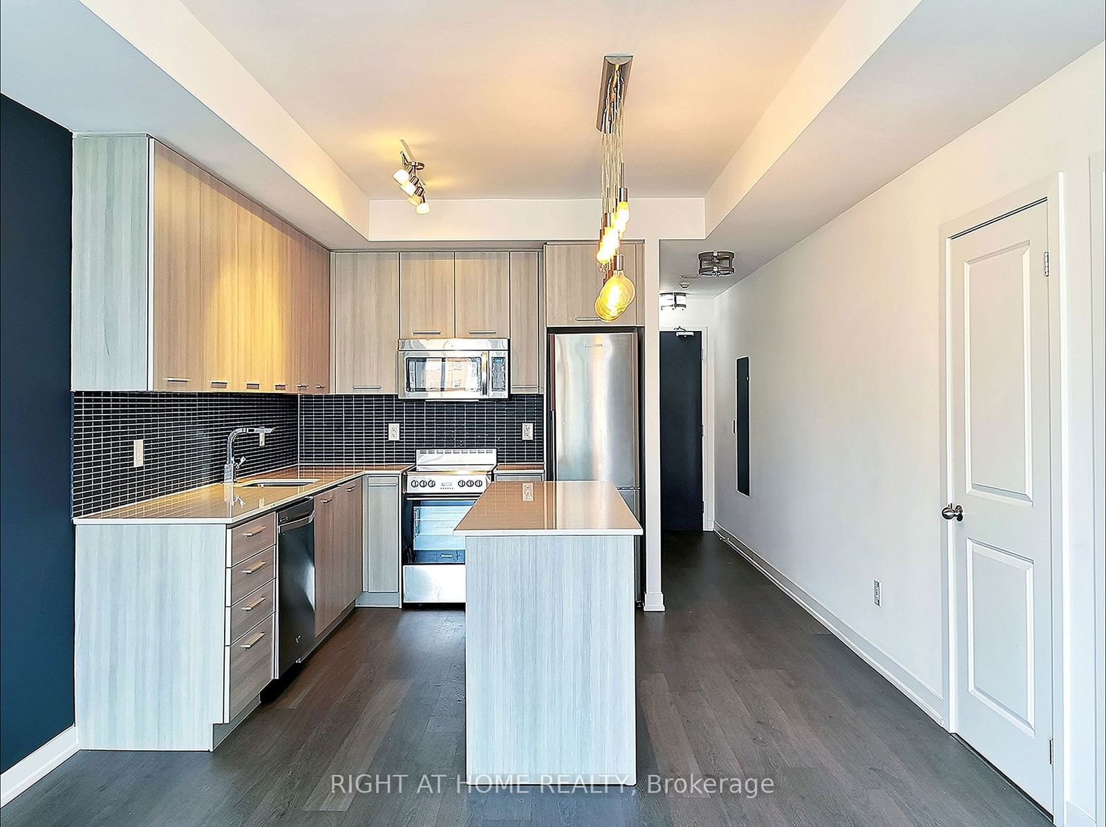 105 George St, unit 1012 for rent - image #3