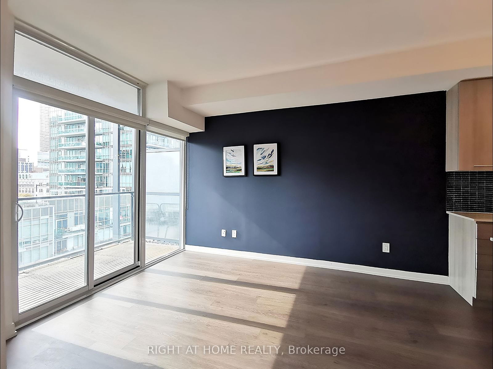 105 George St, unit 1012 for rent - image #4