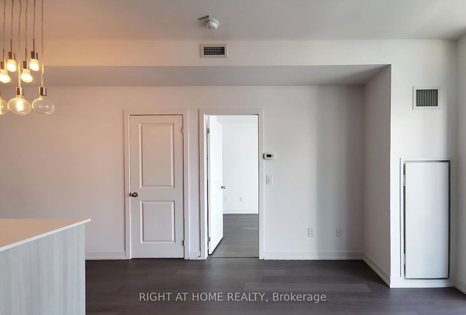 105 George St, unit 1012 for rent - image #8