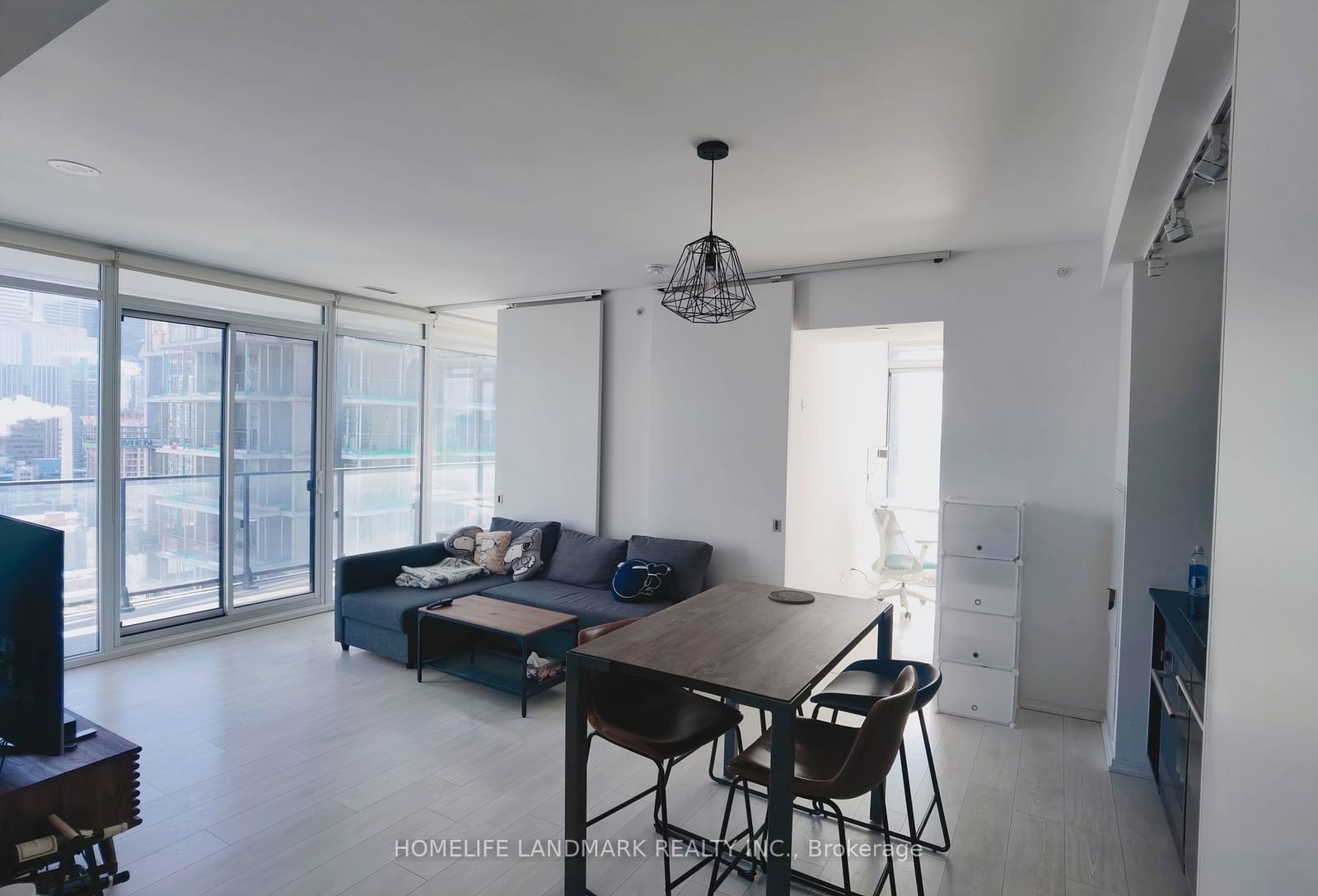 125 Peter St, unit 2209 for rent - image #3