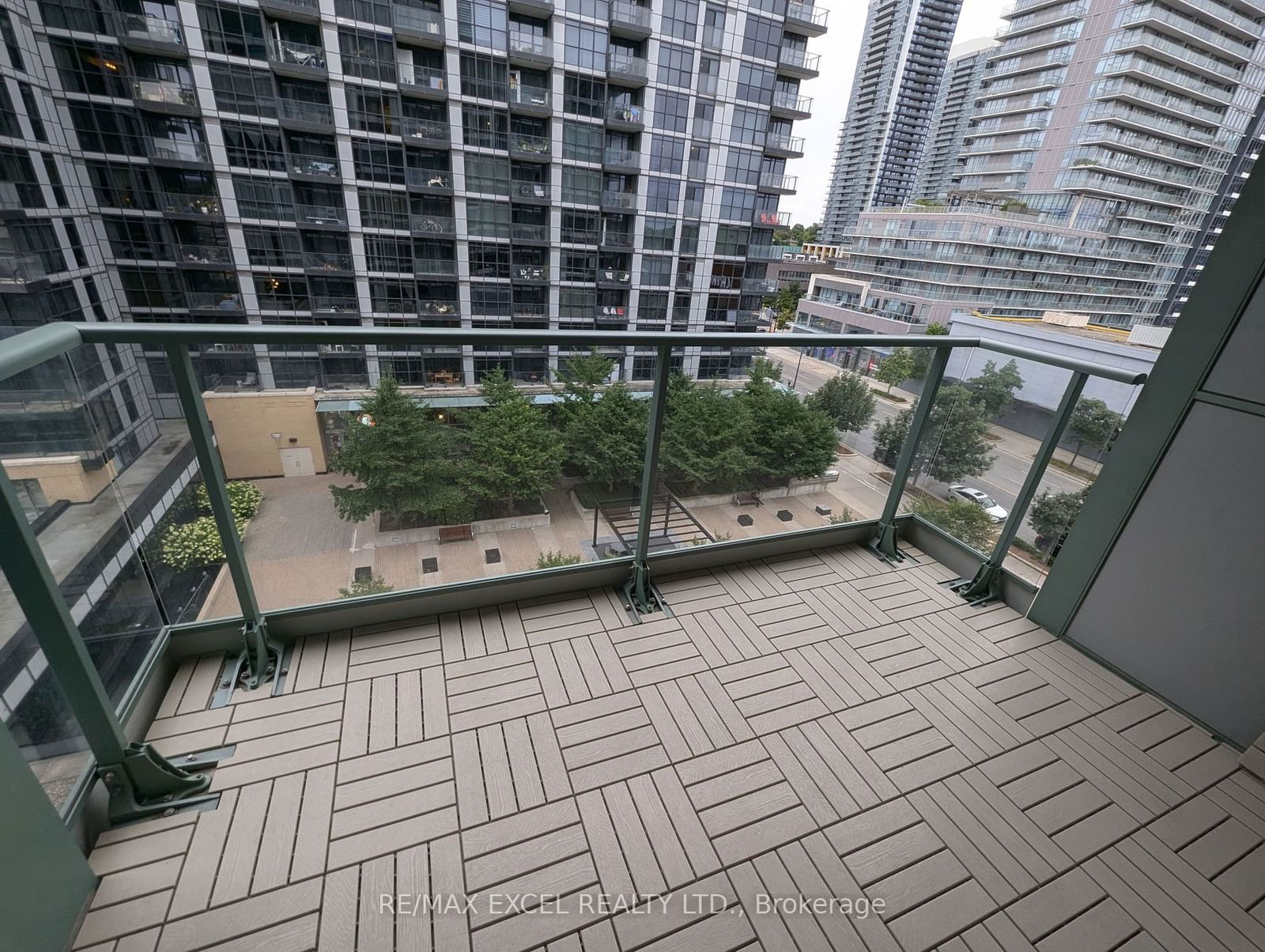 15 Singer Crt, unit 712 for rent - image #6