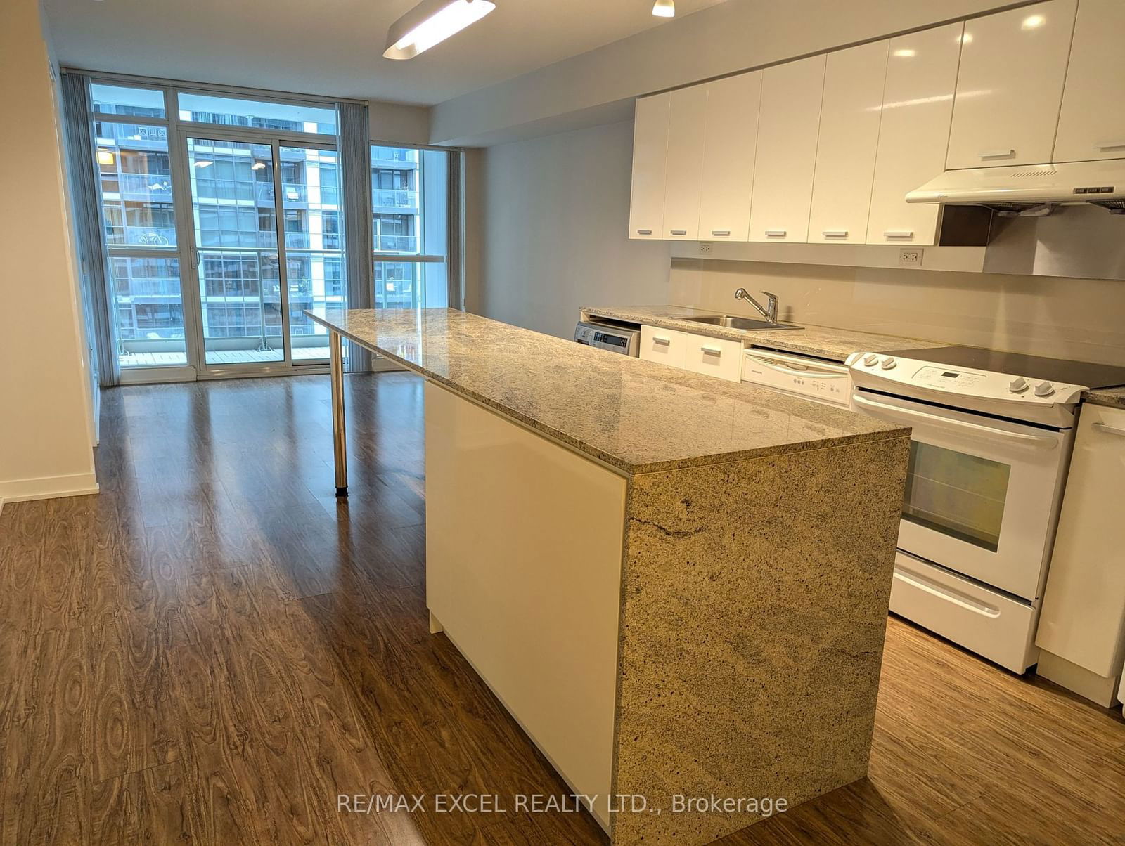 15 Singer Crt, unit 712 for rent - image #7