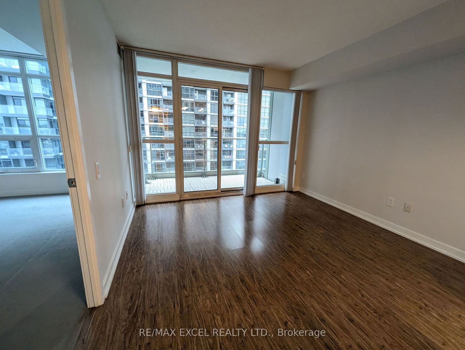 15 Singer Crt, unit 712 for rent - image #8