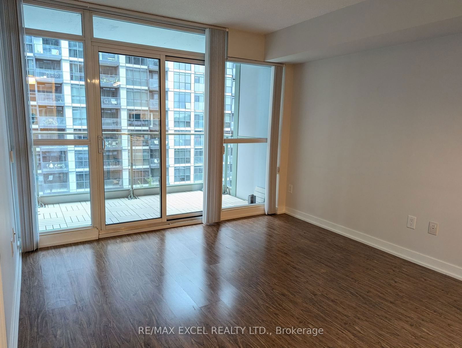 15 Singer Crt, unit 712 for rent