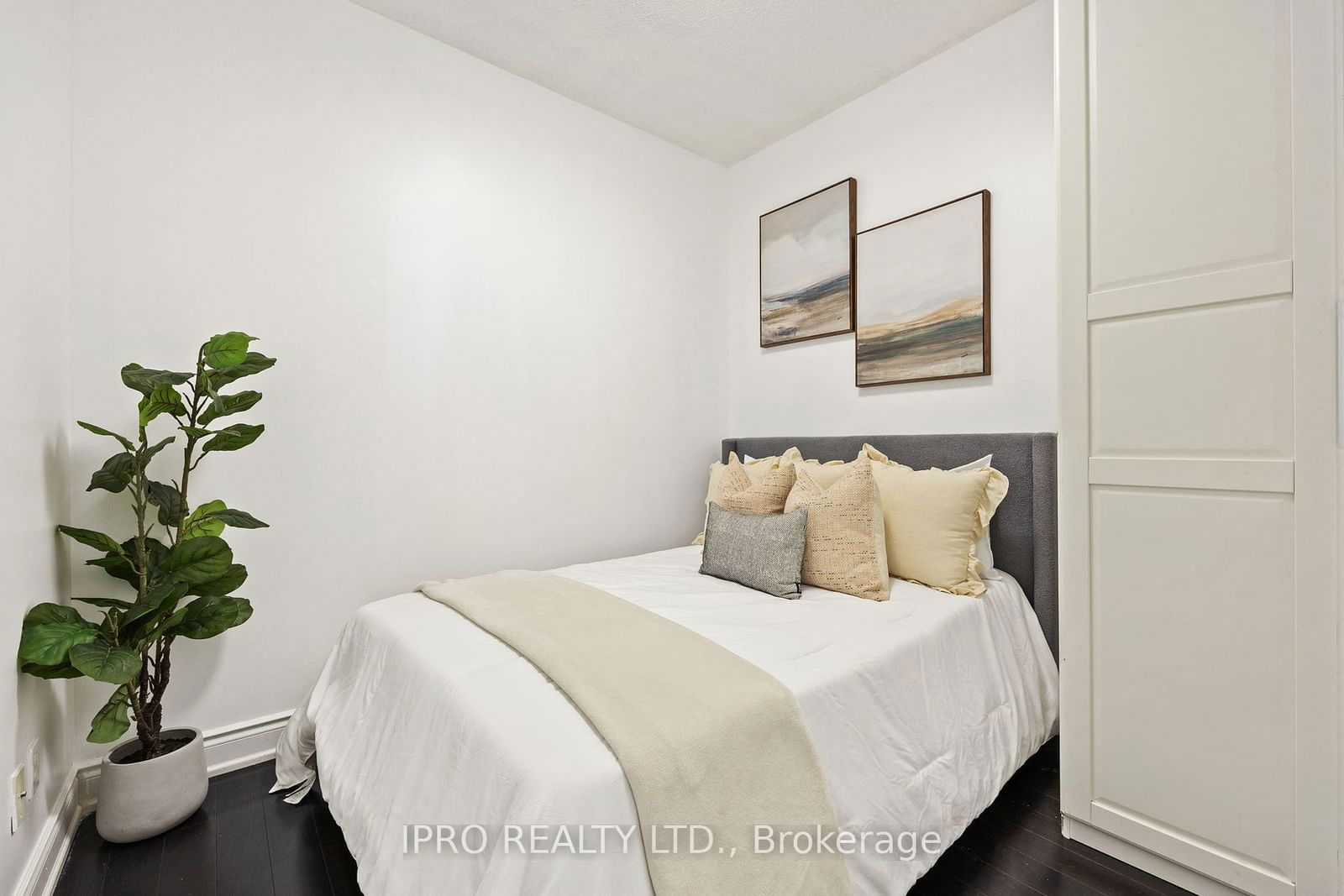 51 Harrison Garden Blvd, unit PH9 for sale - image #14