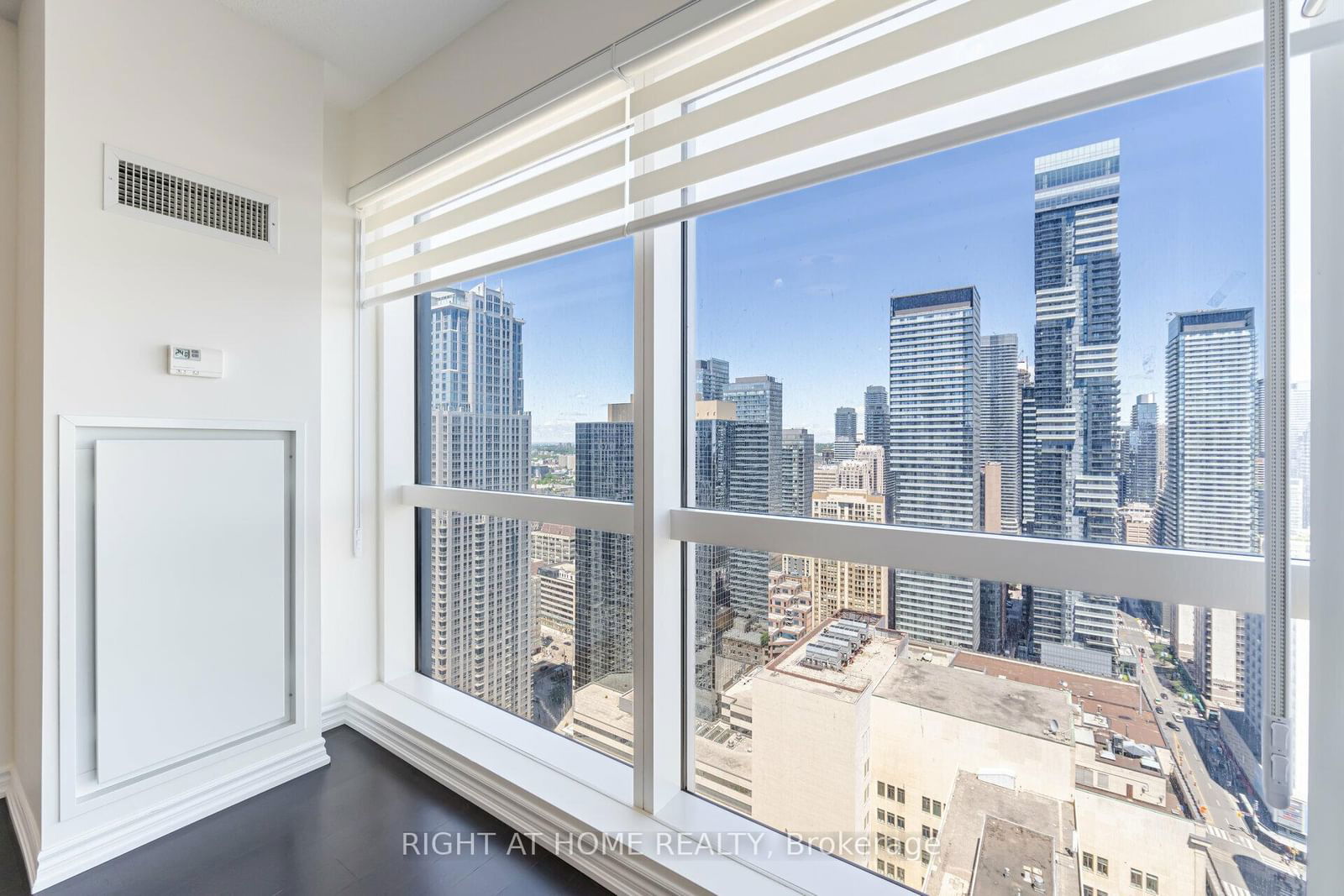 386 Yonge St, unit 3501 for sale - image #12