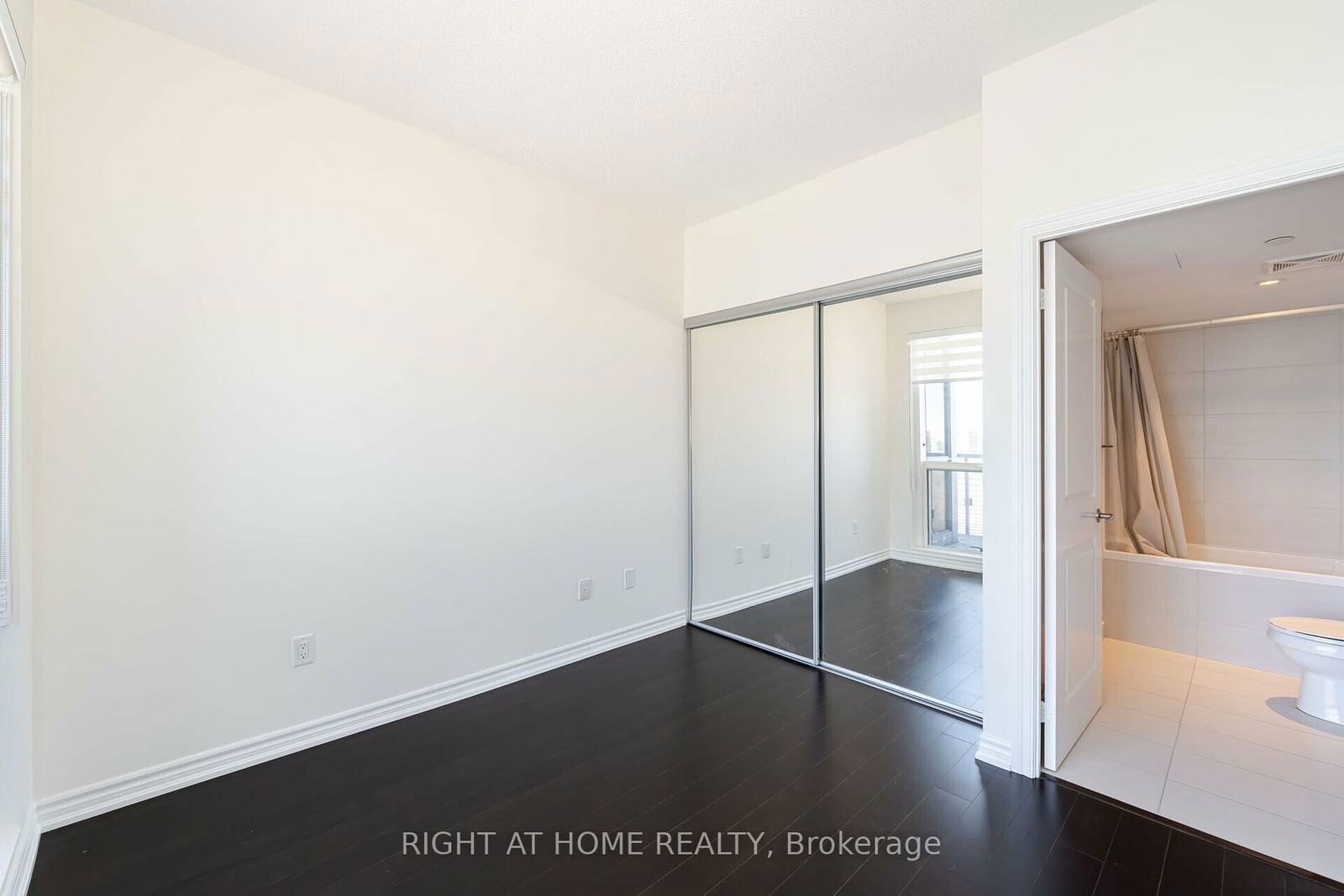 386 Yonge St, unit 3501 for sale - image #17