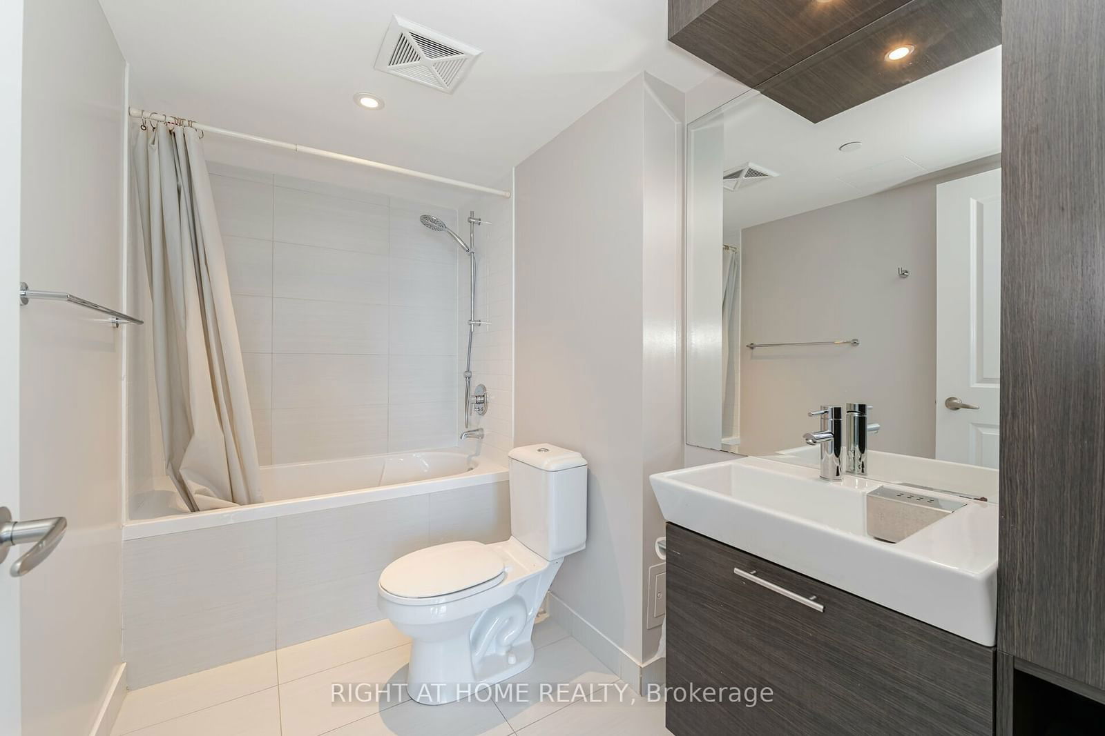 386 Yonge St, unit 3501 for sale - image #18