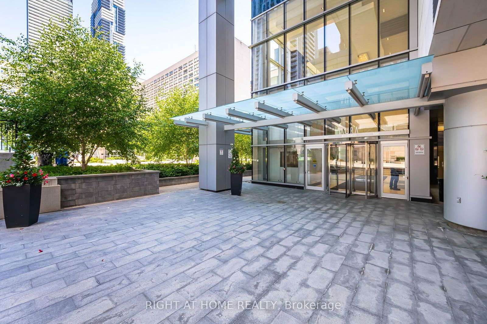 386 Yonge St, unit 3501 for sale - image #2