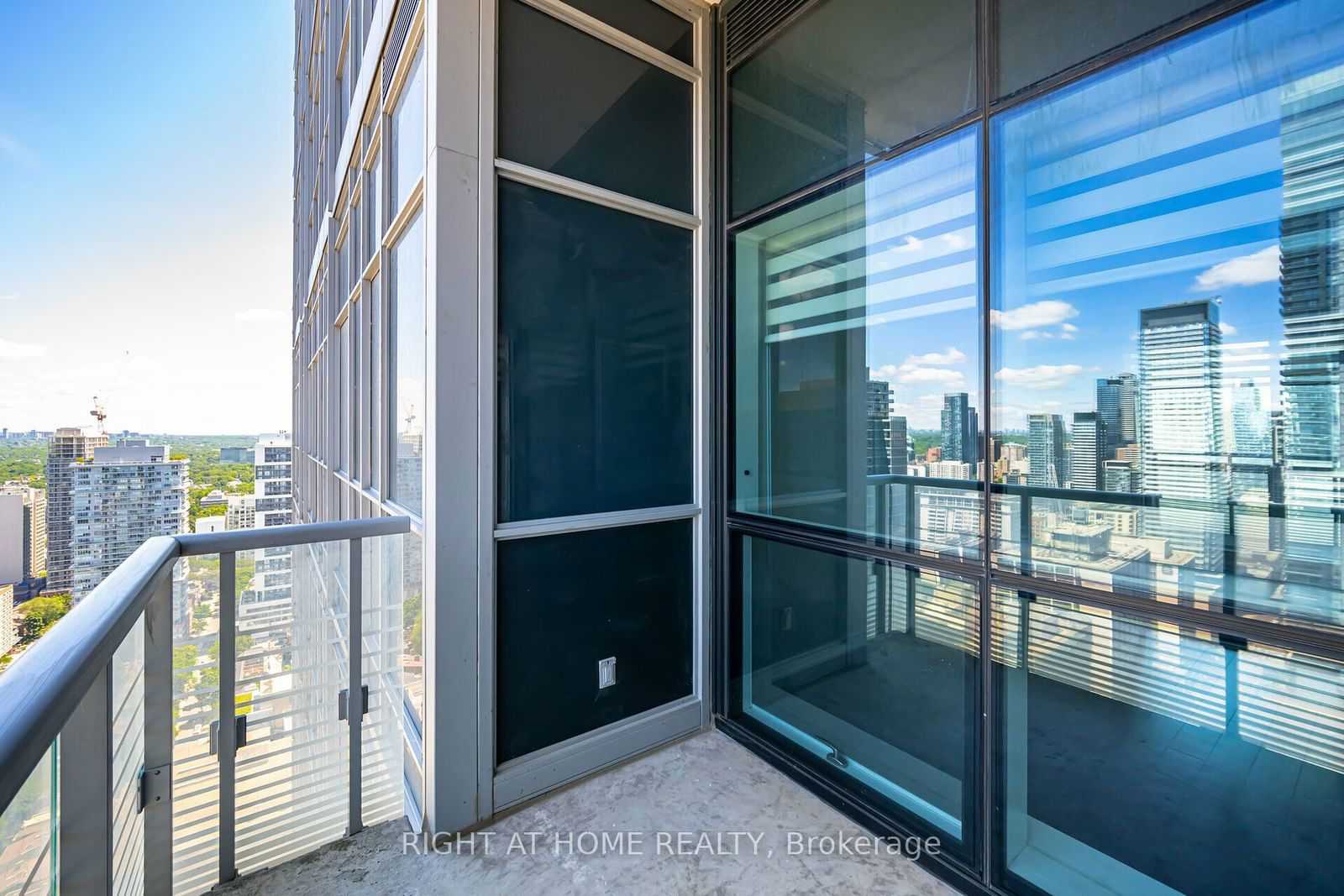 386 Yonge St, unit 3501 for sale - image #28