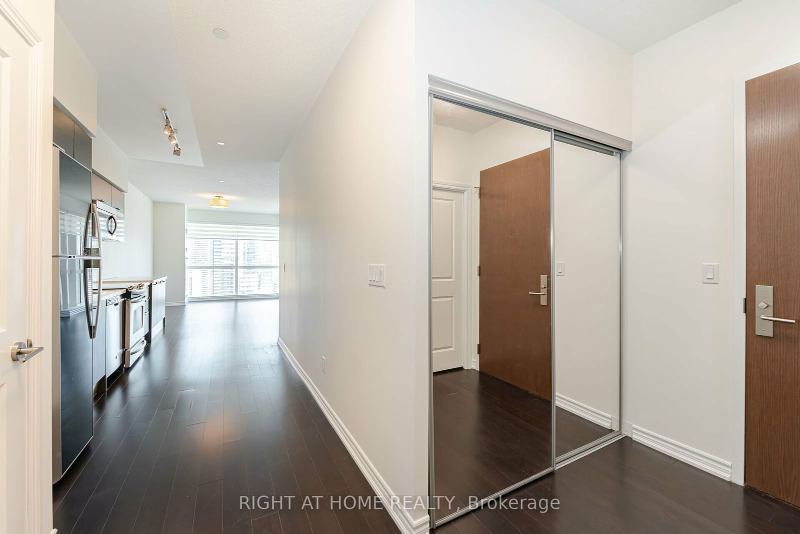 386 Yonge St, unit 3501 for sale - image #5