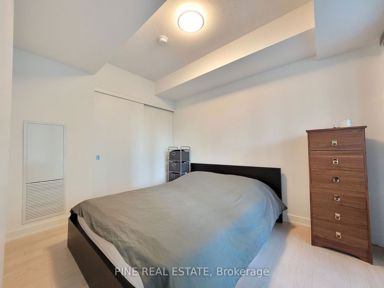 25 Richmond St E, unit 0912 for rent - image #16