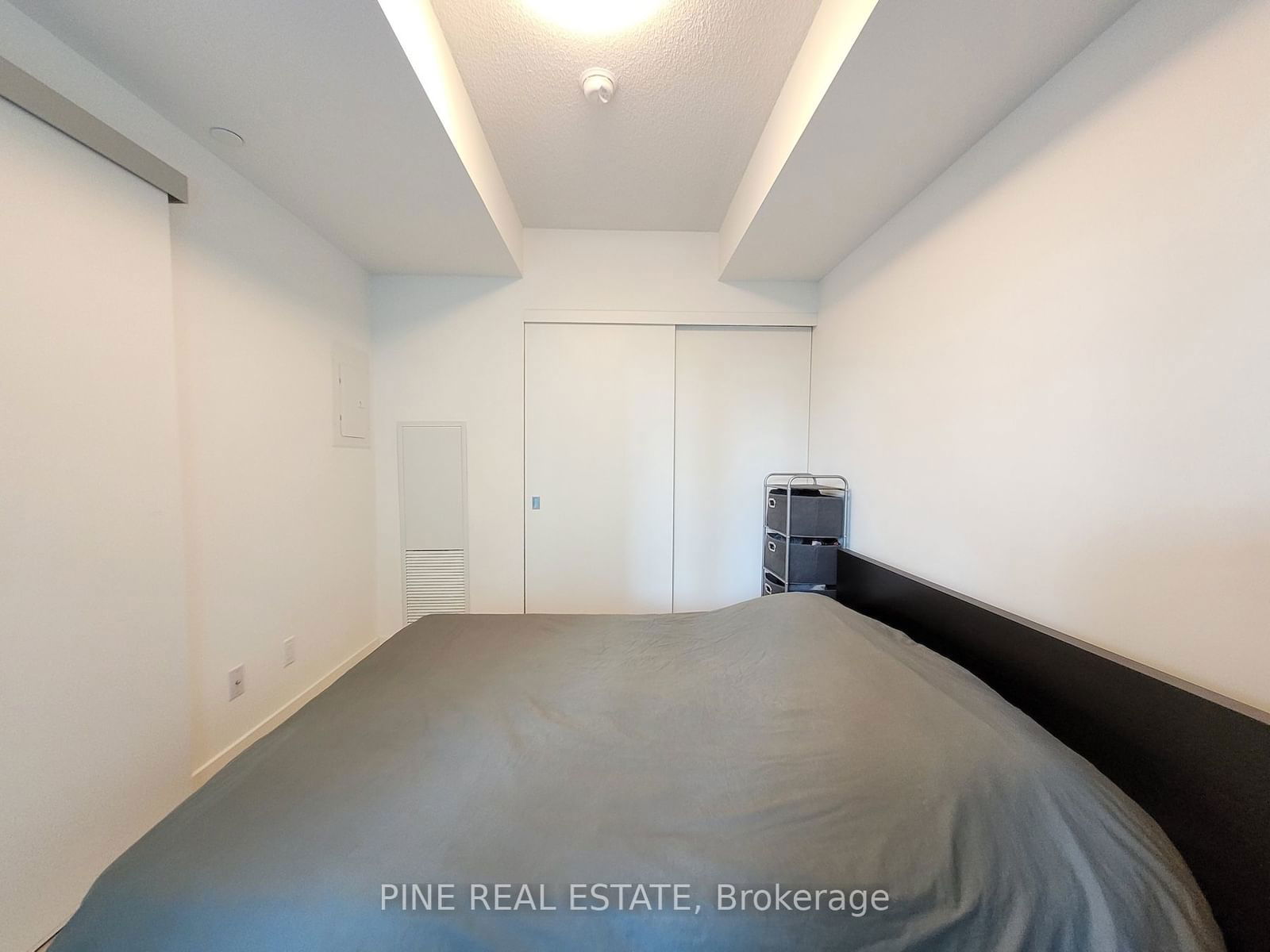 25 Richmond St E, unit 0912 for rent