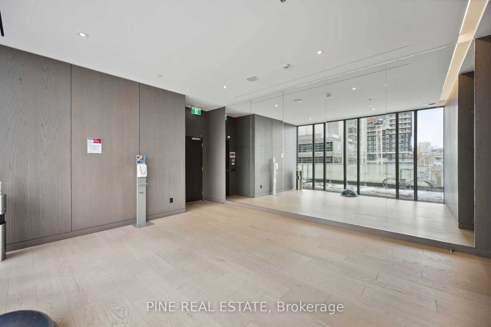 25 Richmond St E, unit 0912 for rent