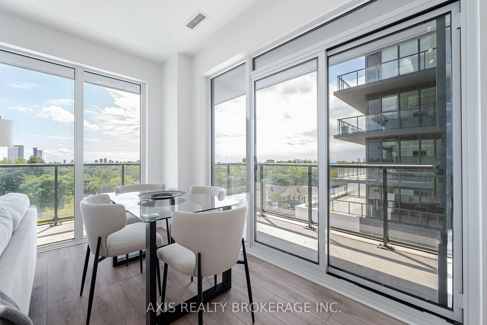 500 Dupont St, unit 517 for sale - image #24